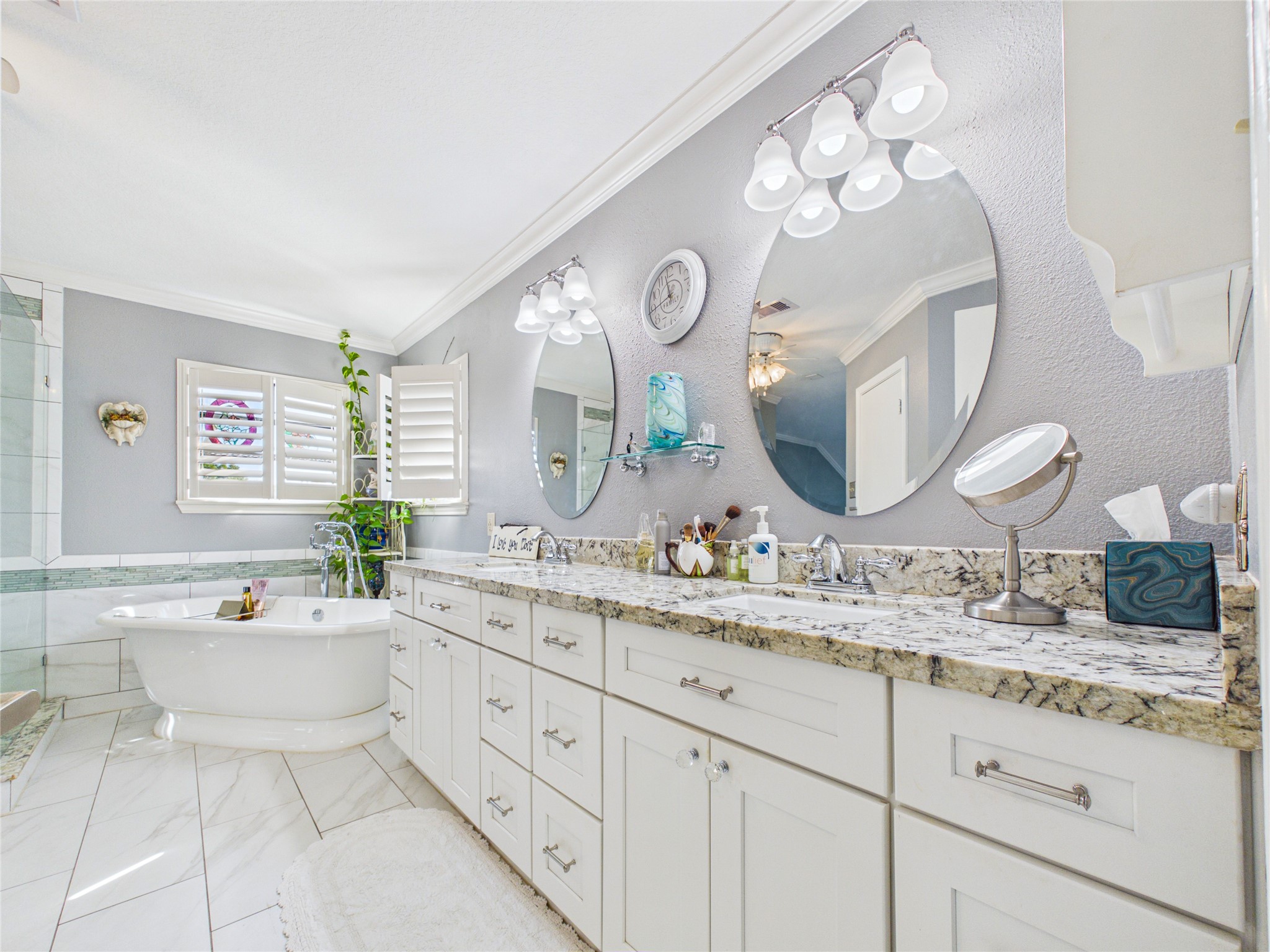 907 Juniper Road, Clear Lake Shores, TX 77565