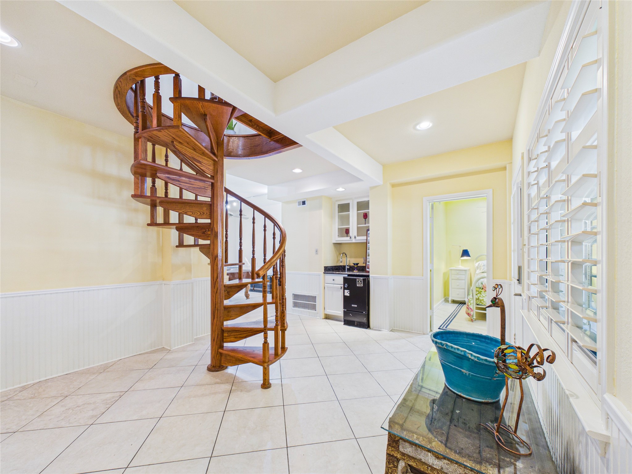 907 Juniper Road, Clear Lake Shores, TX 77565