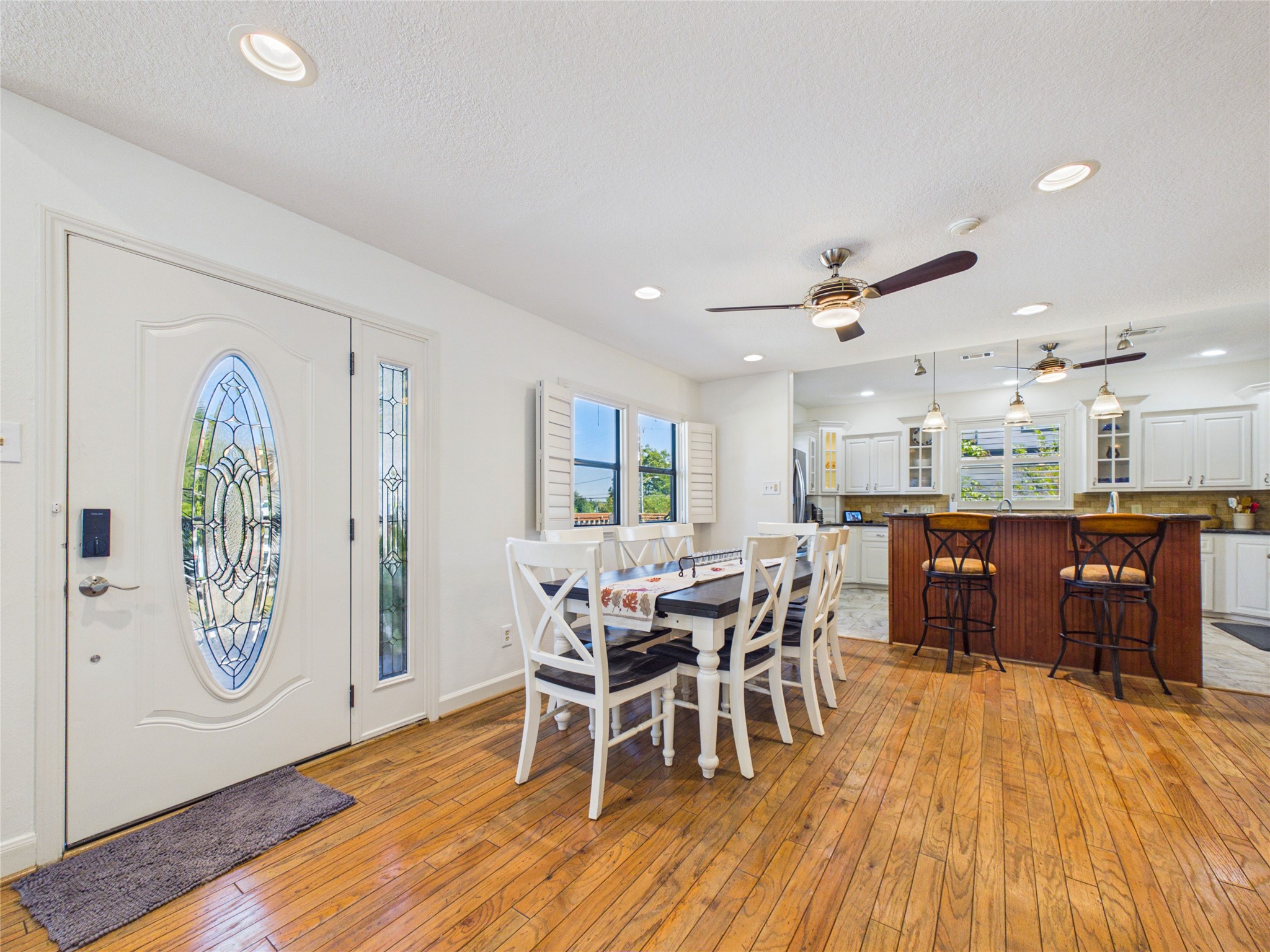 907 Juniper Road, Clear Lake Shores, TX 77565