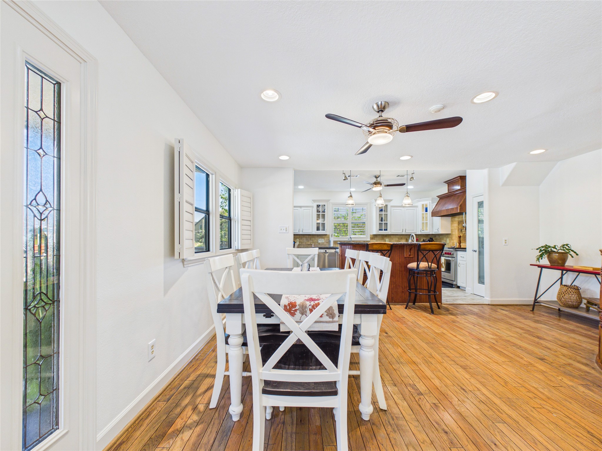 907 Juniper Road, Clear Lake Shores, TX 77565