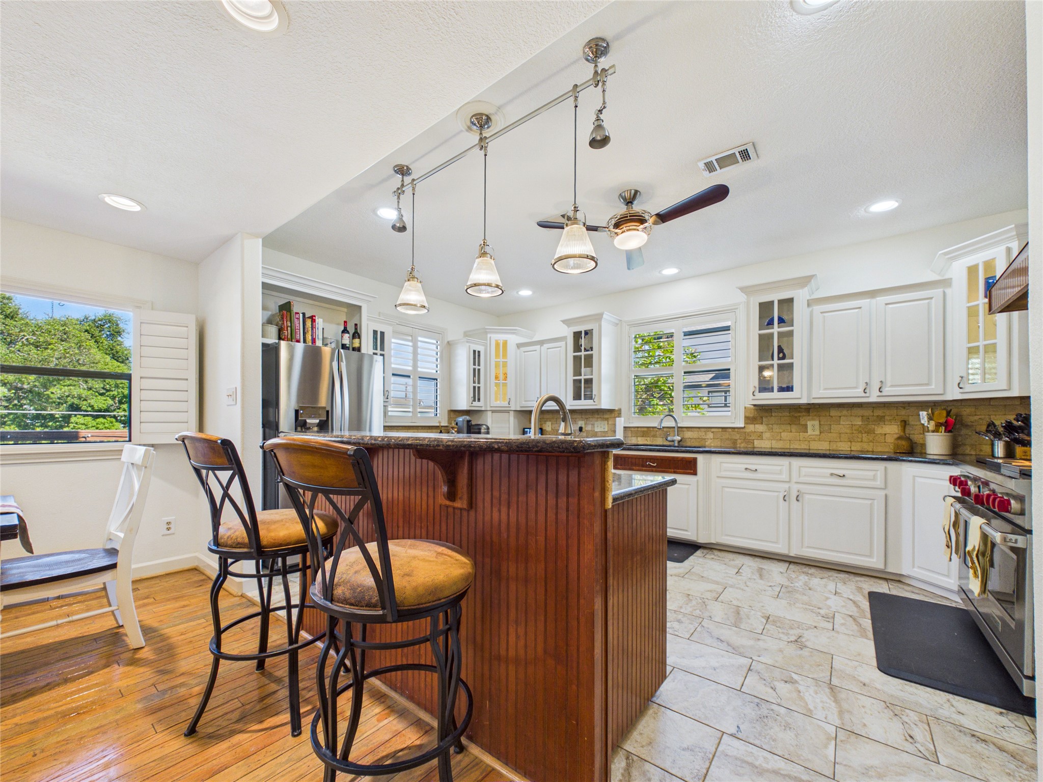 907 Juniper Road, Clear Lake Shores, TX 77565
