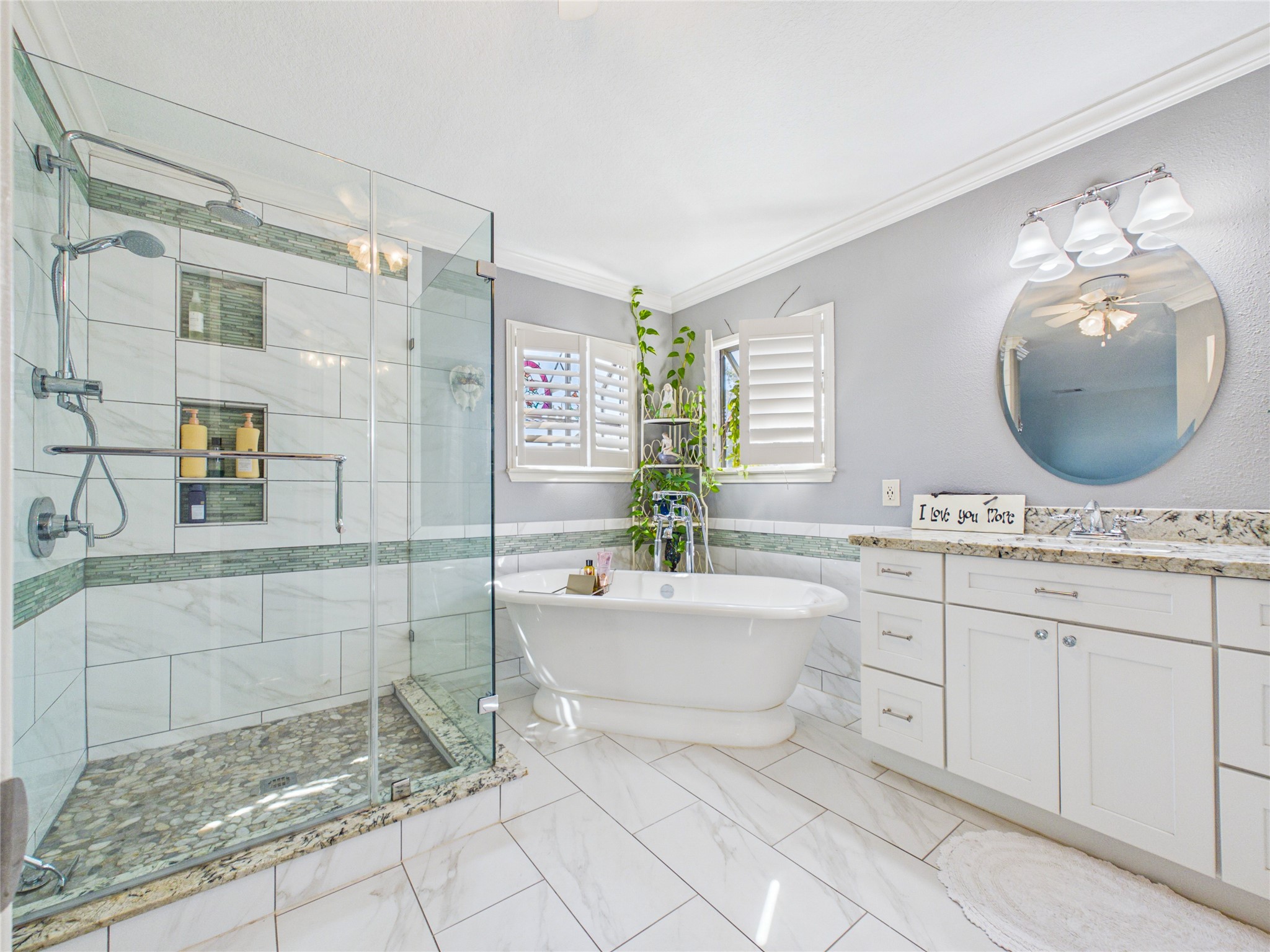 907 Juniper Road, Clear Lake Shores, TX 77565