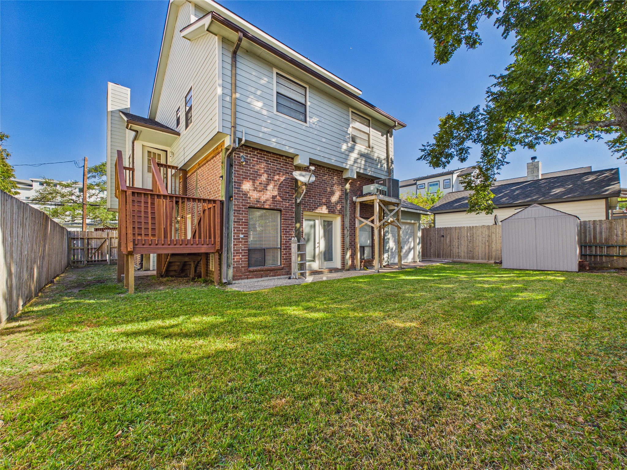 907 Juniper Road, Clear Lake Shores, TX 77565