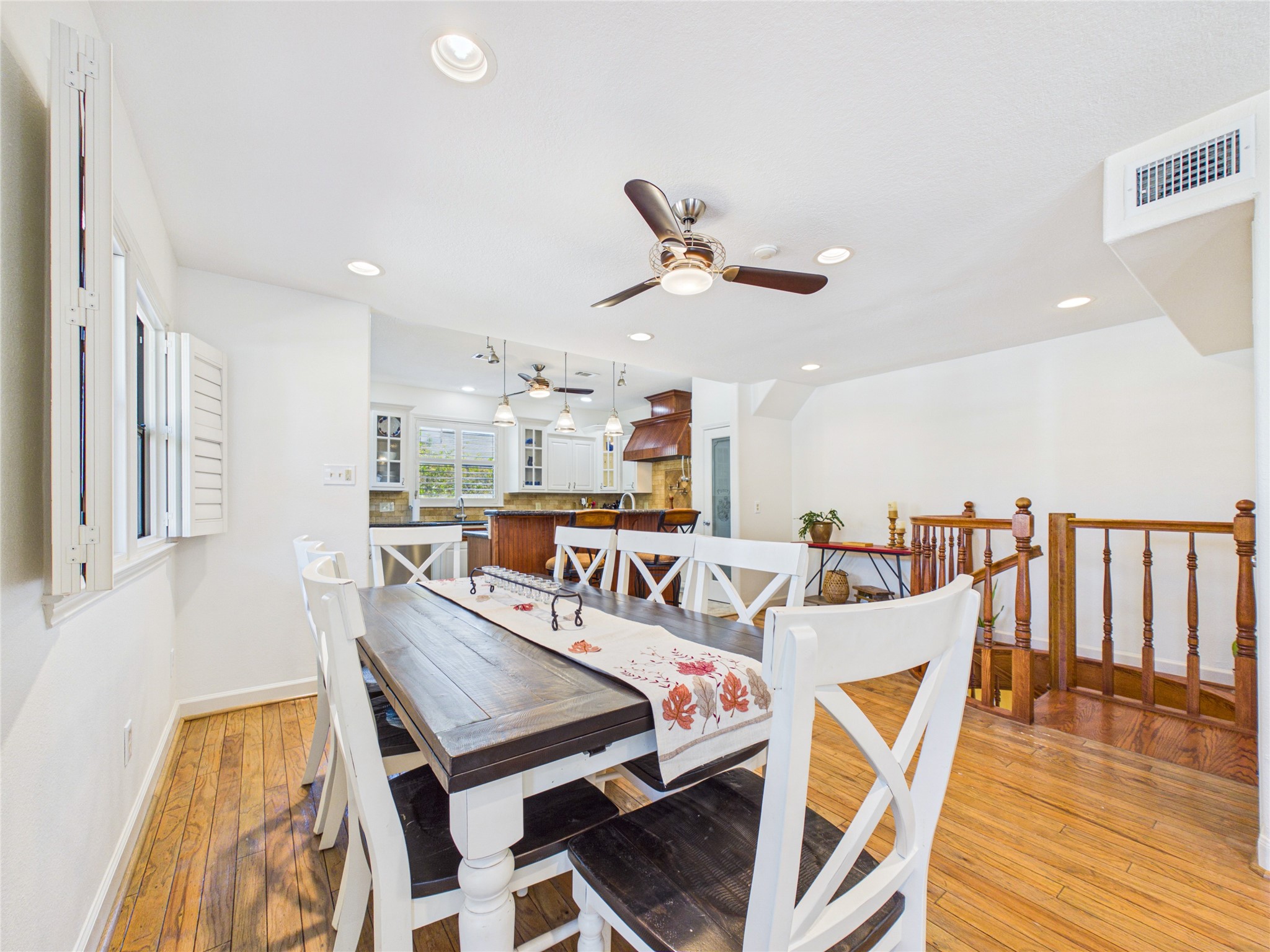 907 Juniper Road, Clear Lake Shores, TX 77565