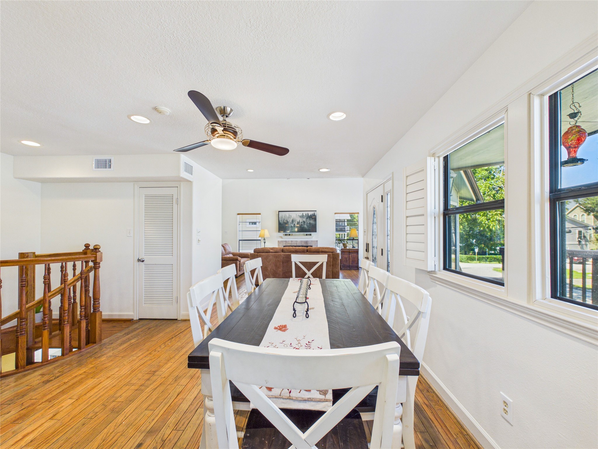 907 Juniper Road, Clear Lake Shores, TX 77565