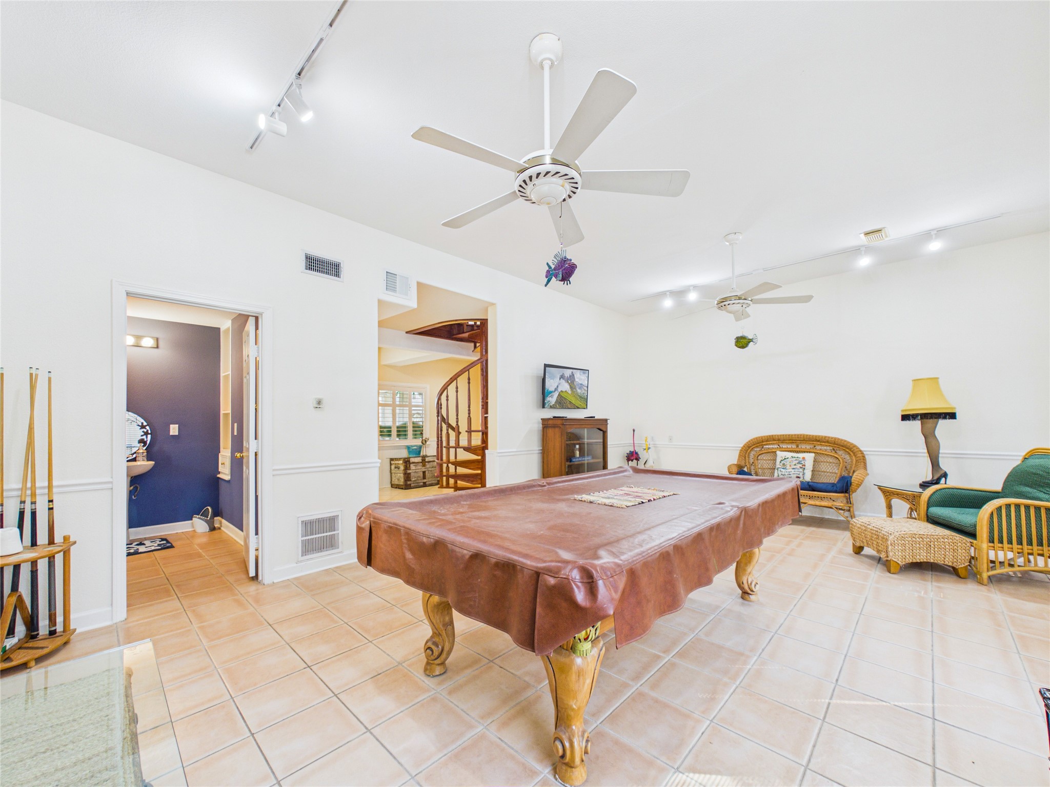907 Juniper Road, Clear Lake Shores, TX 77565