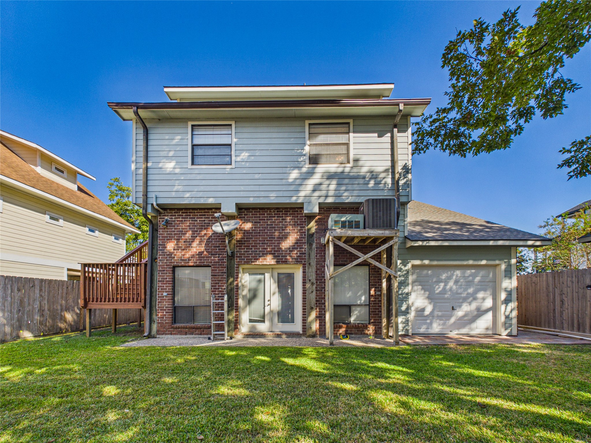 907 Juniper Road, Clear Lake Shores, TX 77565