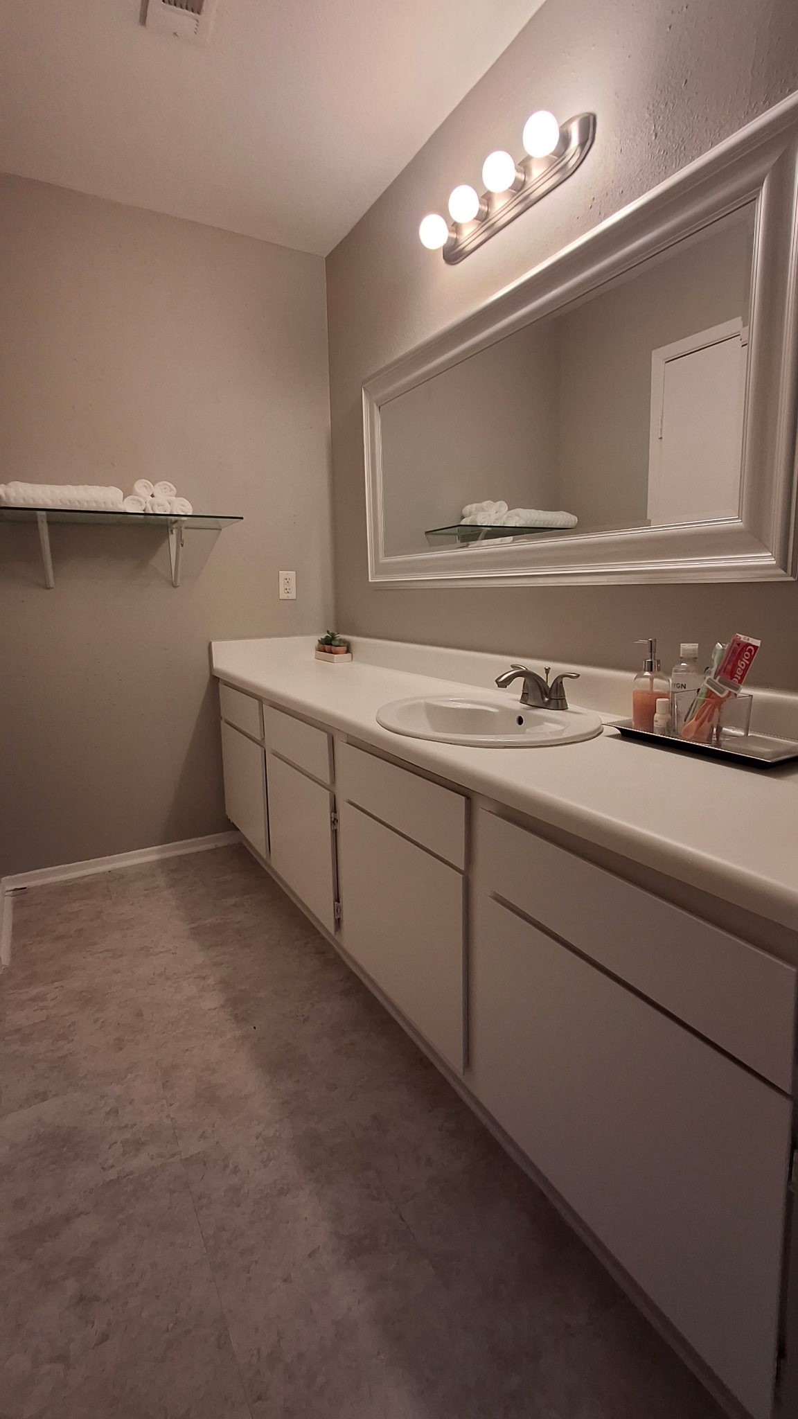 10609 Sandpiper Drive, #124, Houston, TX 77096