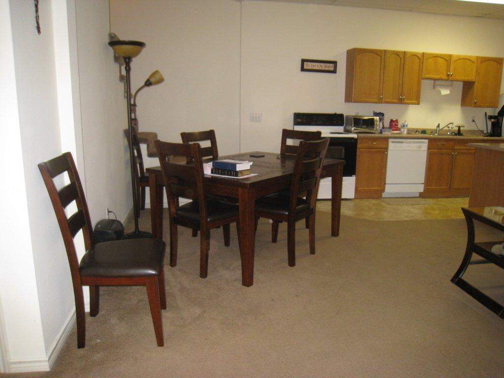Dining area (possible furniture placement)