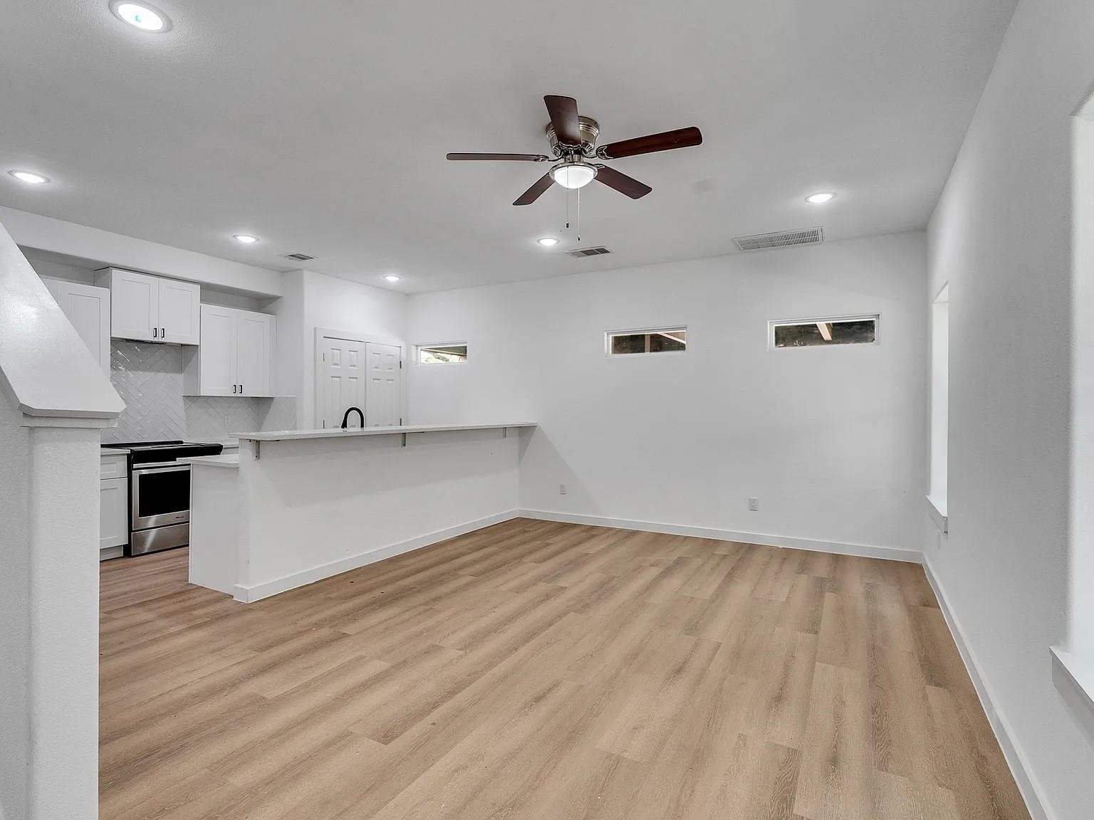 8411 Mahalia Drive, Houston, TX 77088 8411 Mahalia Drive, Houston, TX 77088