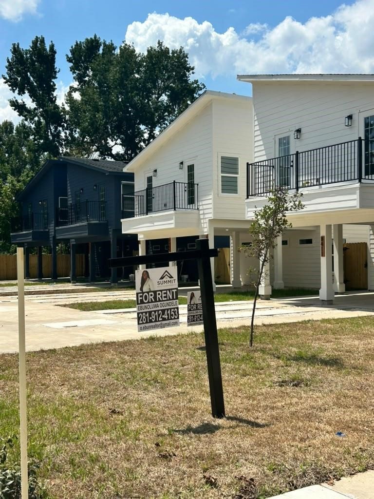 8411 Mahalia Drive, Houston, TX 77088 8411 Mahalia Drive, Houston, TX 77088