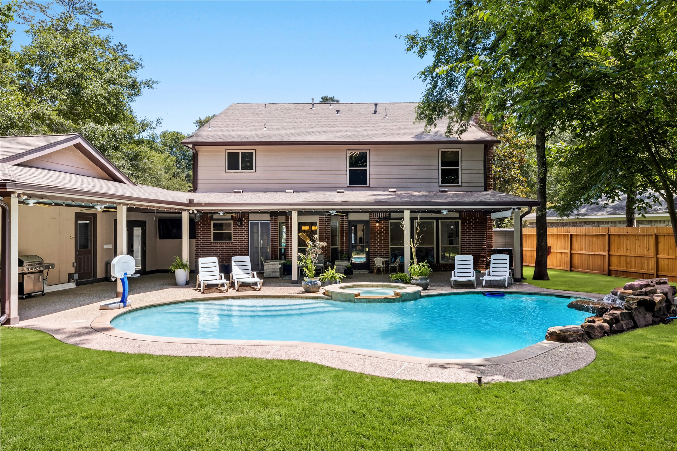 129 N Rainbow Ridge Circle, The Woodlands, TX 77381