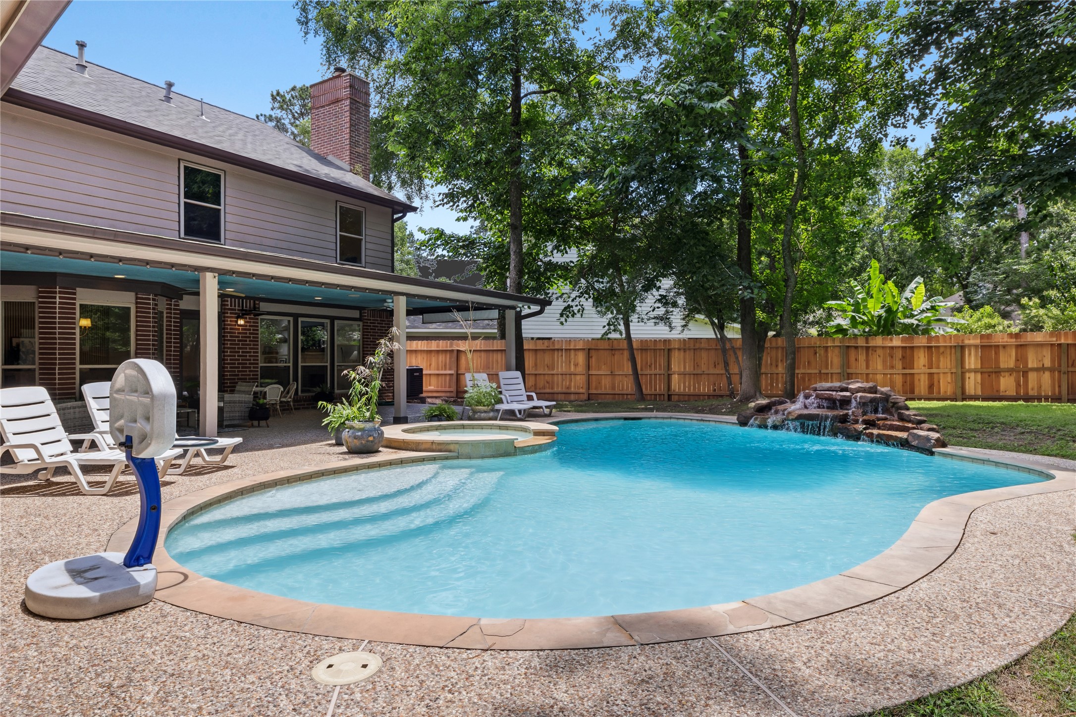 129 N Rainbow Ridge Circle, The Woodlands, TX 77381