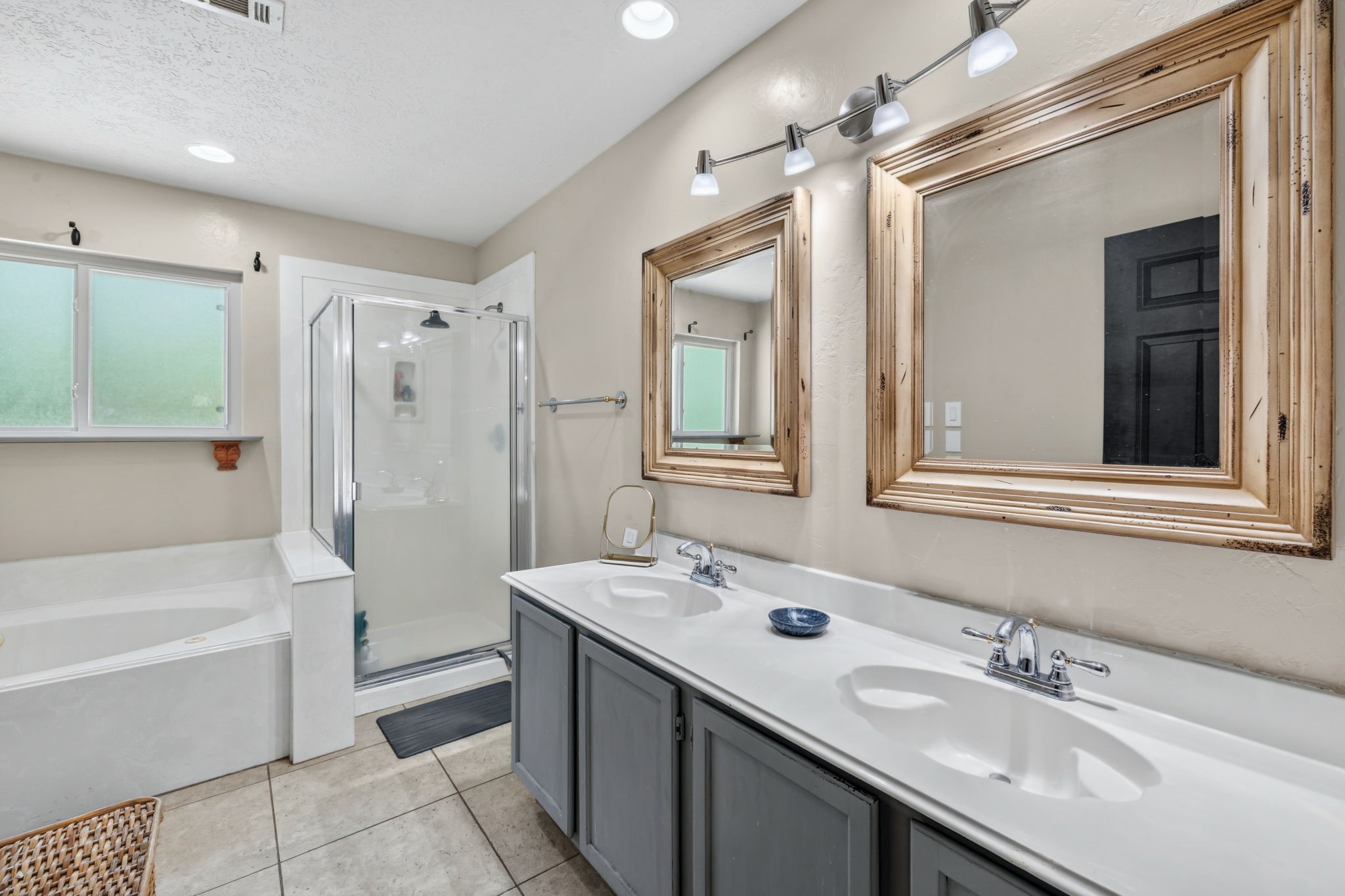 A double vanity for everyday functionality