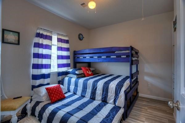 triple bunk room