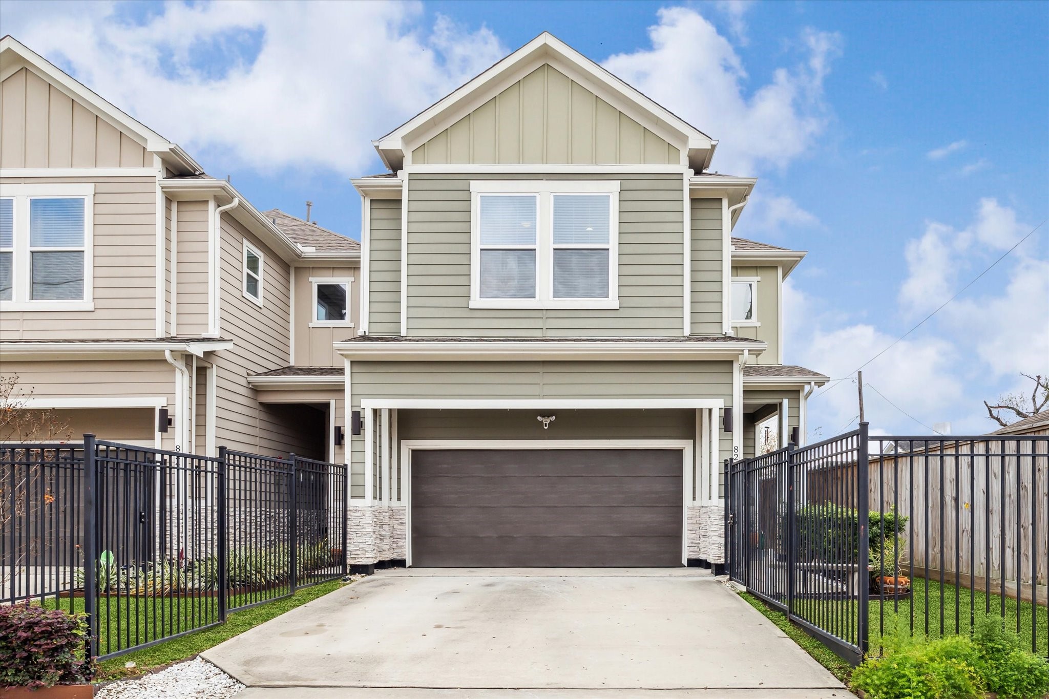 Welcome to 822 Morris! The yard is completely gated. Welcome to 822 Morris! The yard is completely gated.
