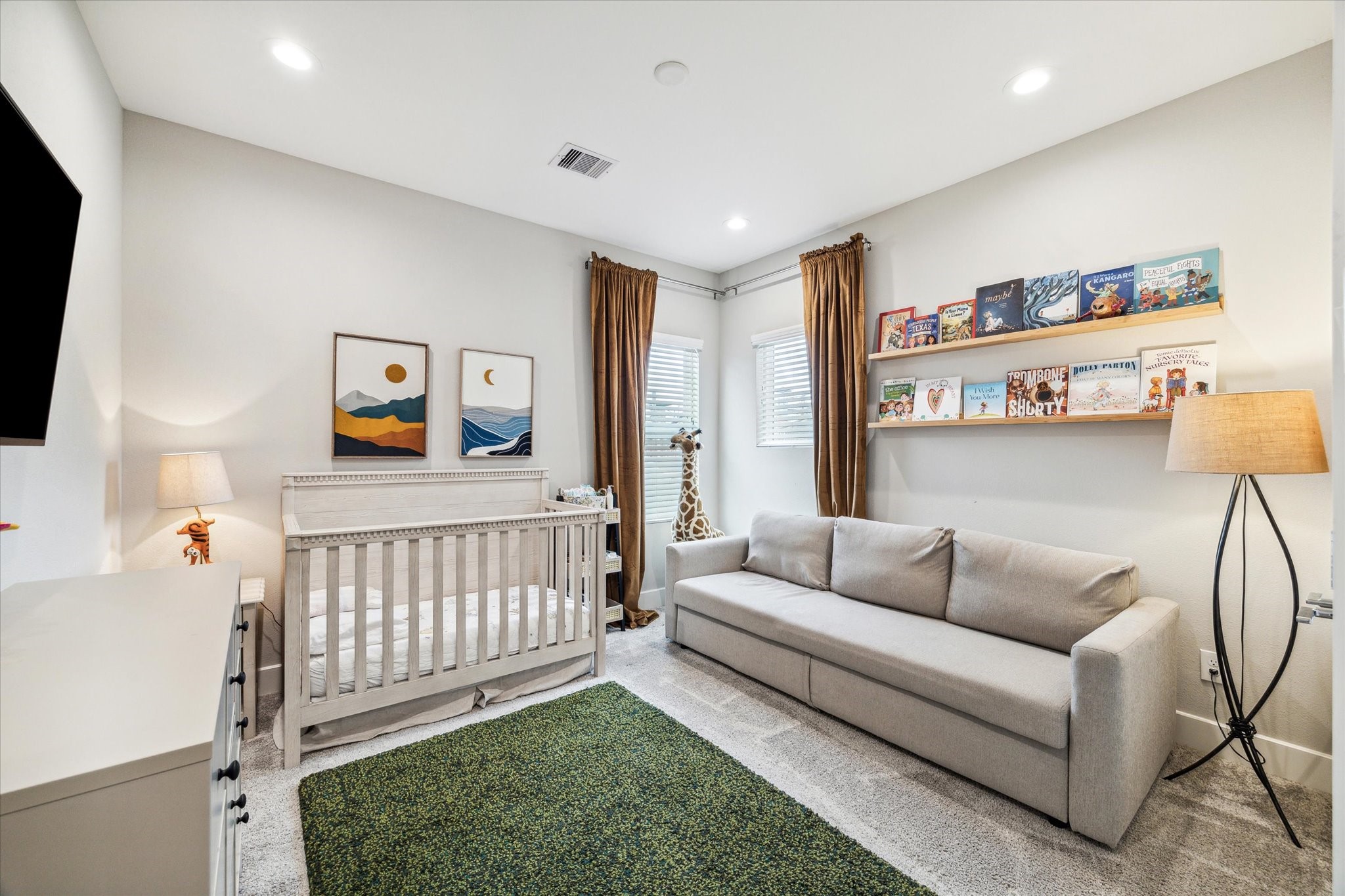 Secondary guest Bedroom