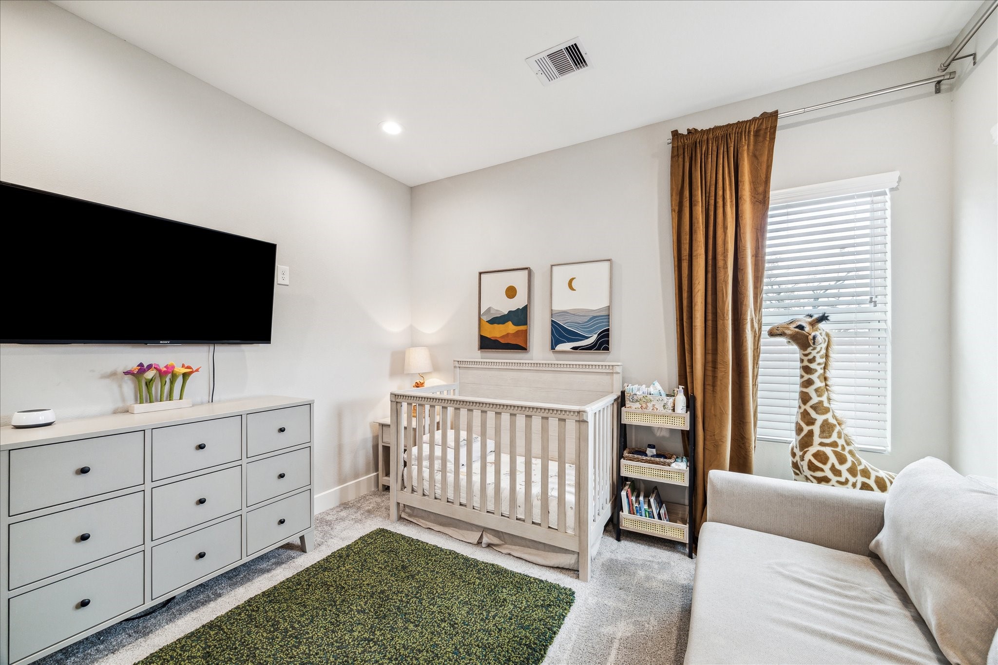 Secondary guest bedroom