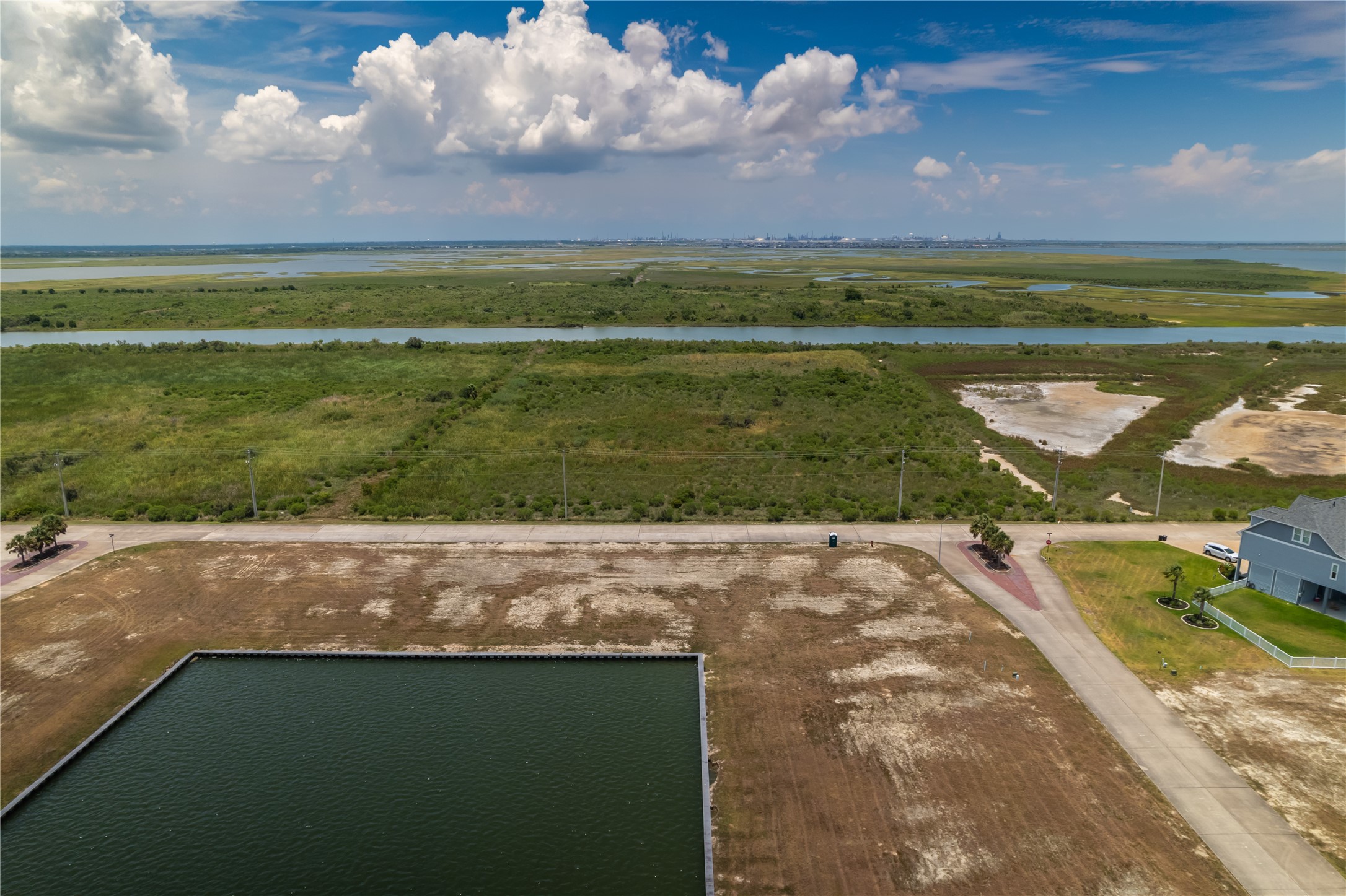 2 Hawkeye, Hitchcock, TX 77563