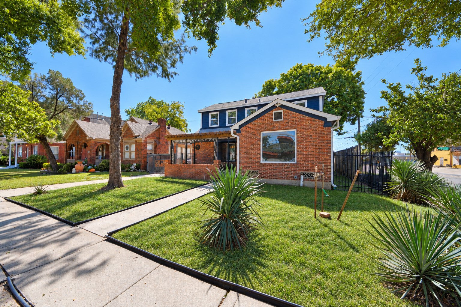 2402 Barbee Street, Houston, TX 77004 2402 Barbee Street, Houston, TX 77004