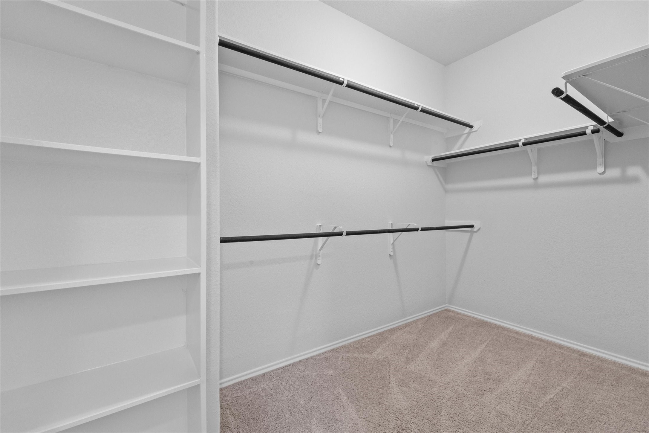 Large Primary Walkin-in closet