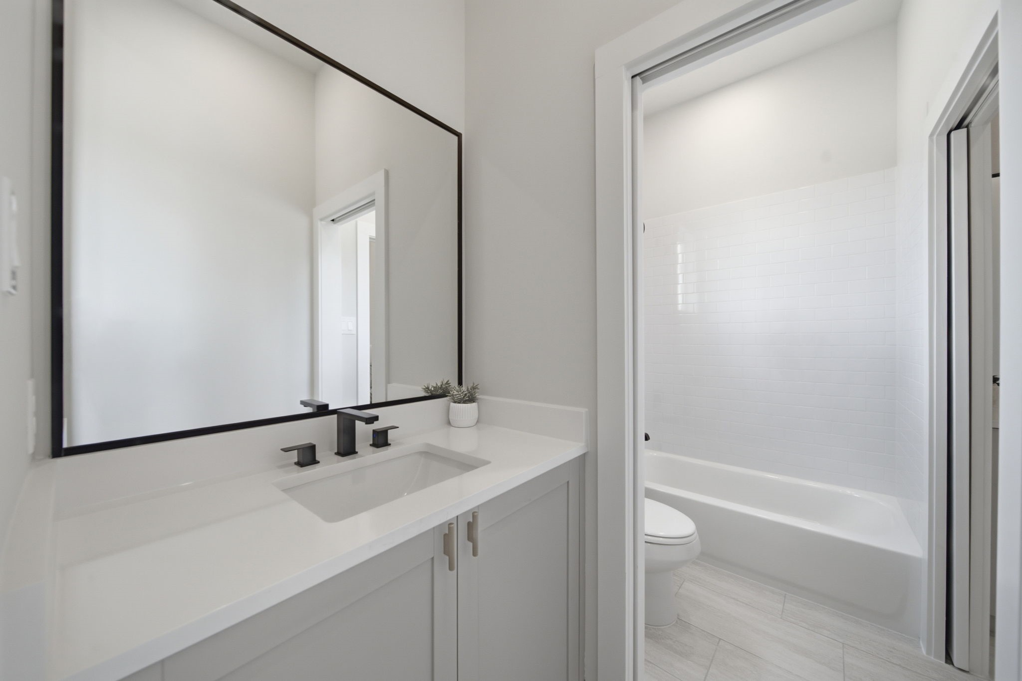 Jack & Jill full bathroom for both secondary and third bedrooms with separated vanity areas