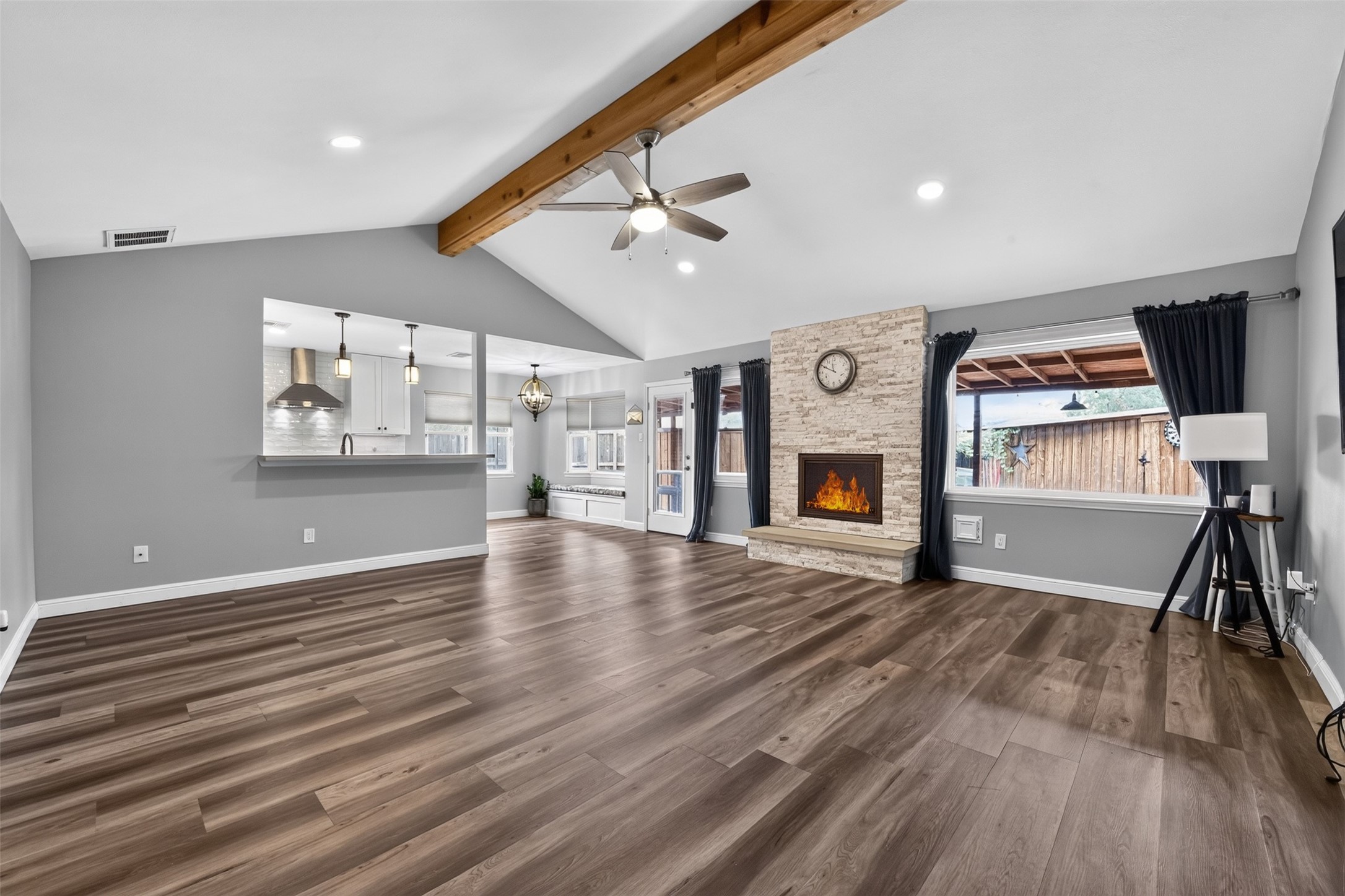Move in for the holidays and host all of the gatherings here. Move in for the holidays and host all of the gatherings here.