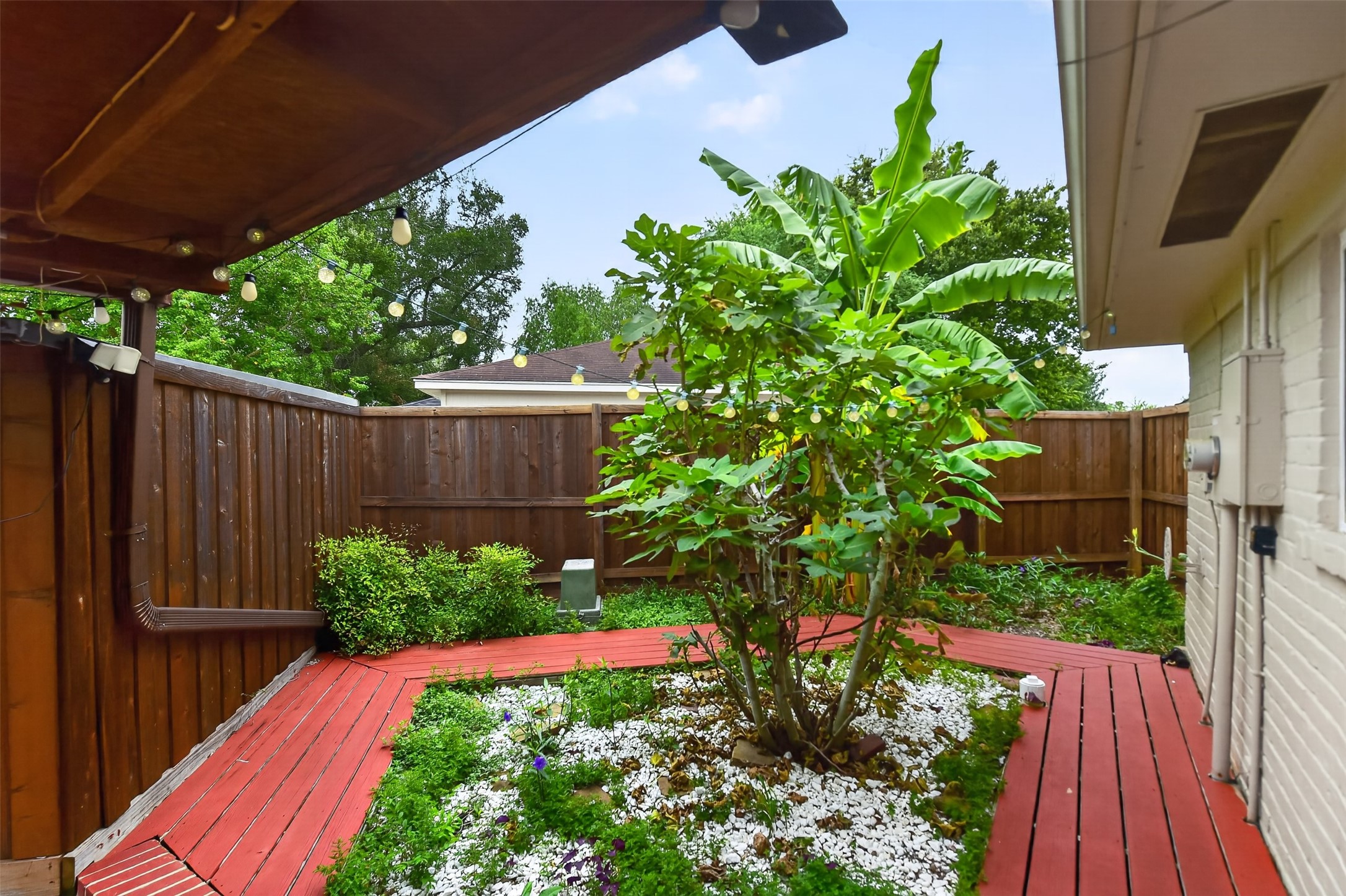 Imagine all of the herbs and other plants you can grow here.
