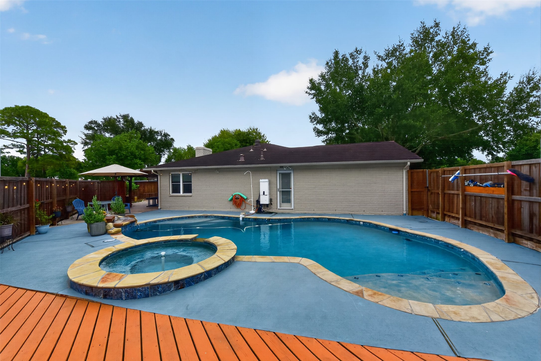 Amazing pool is one of the great features of this 3 BR 2 BA home. Amazing pool is one of the great features of this 3 BR 2 BA home.