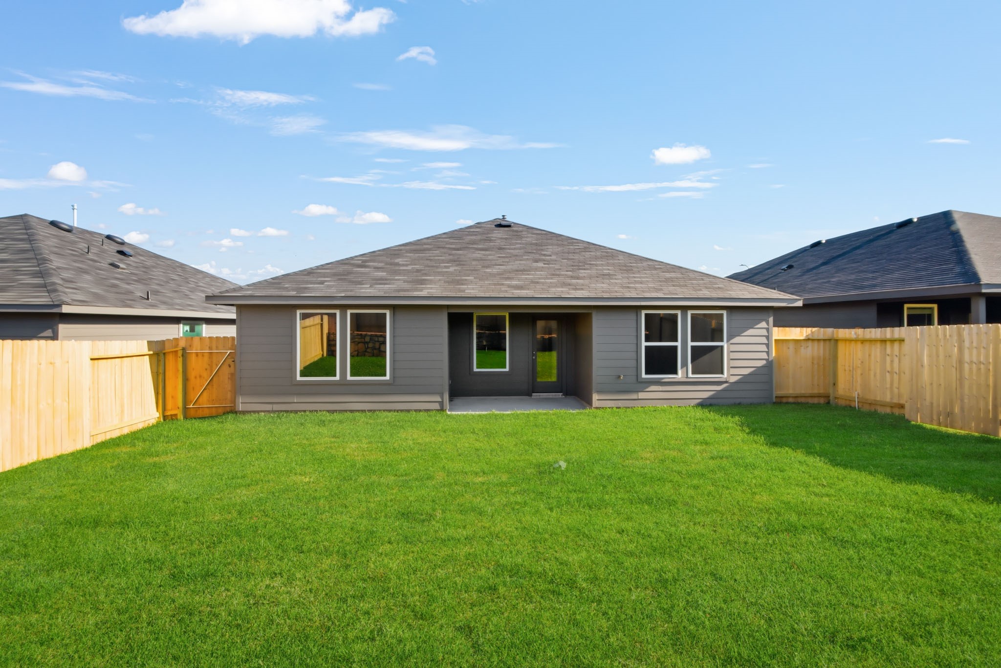 16450 Pinebrook Leaf Lane, Magnolia, TX 77355
