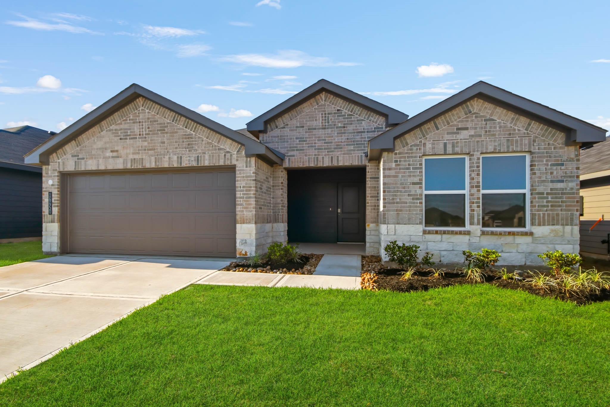 16450 Pinebrook Leaf Lane, Magnolia, TX 77355