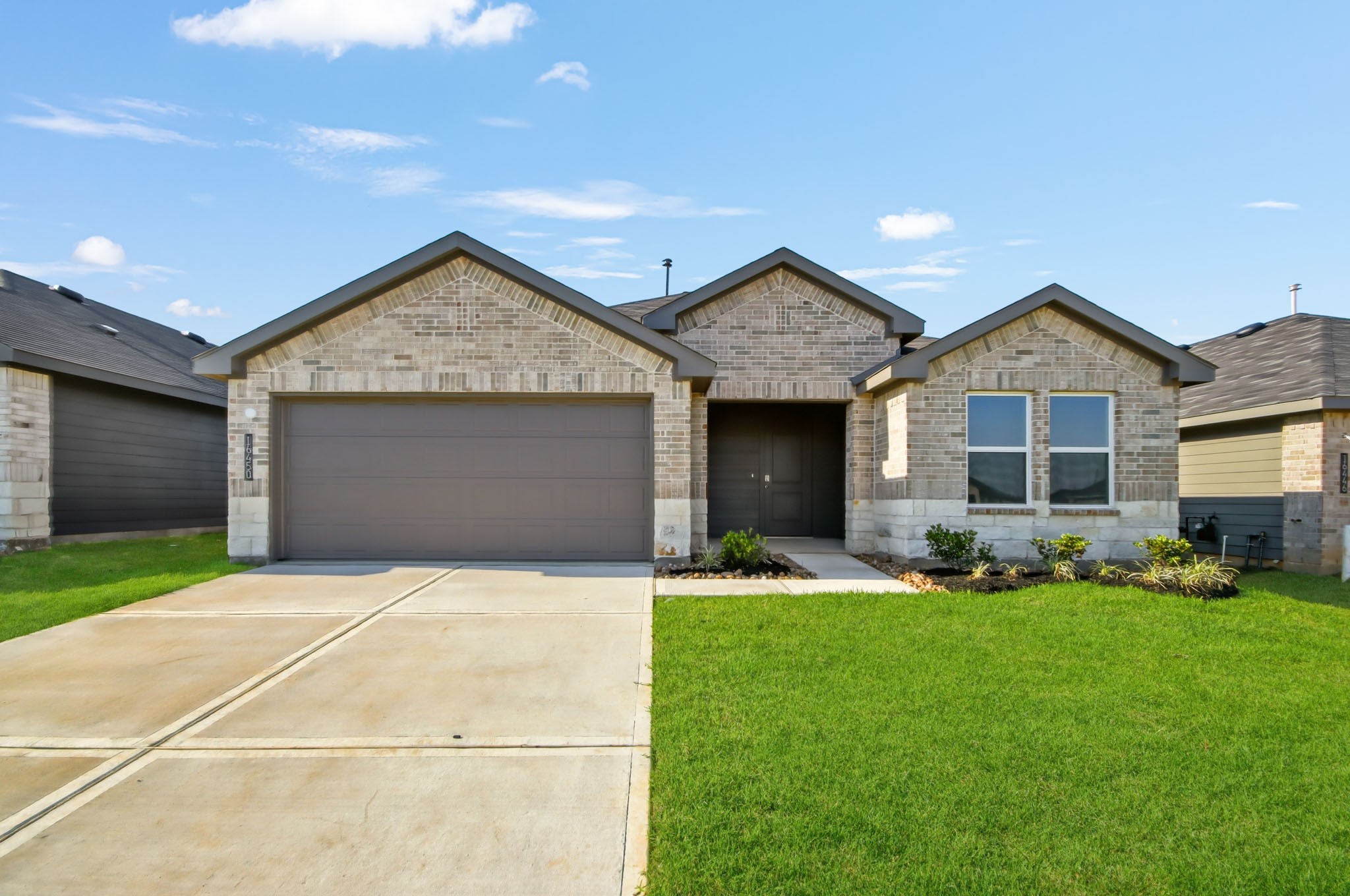 16450 Pinebrook Leaf Lane, Magnolia, TX 77355
