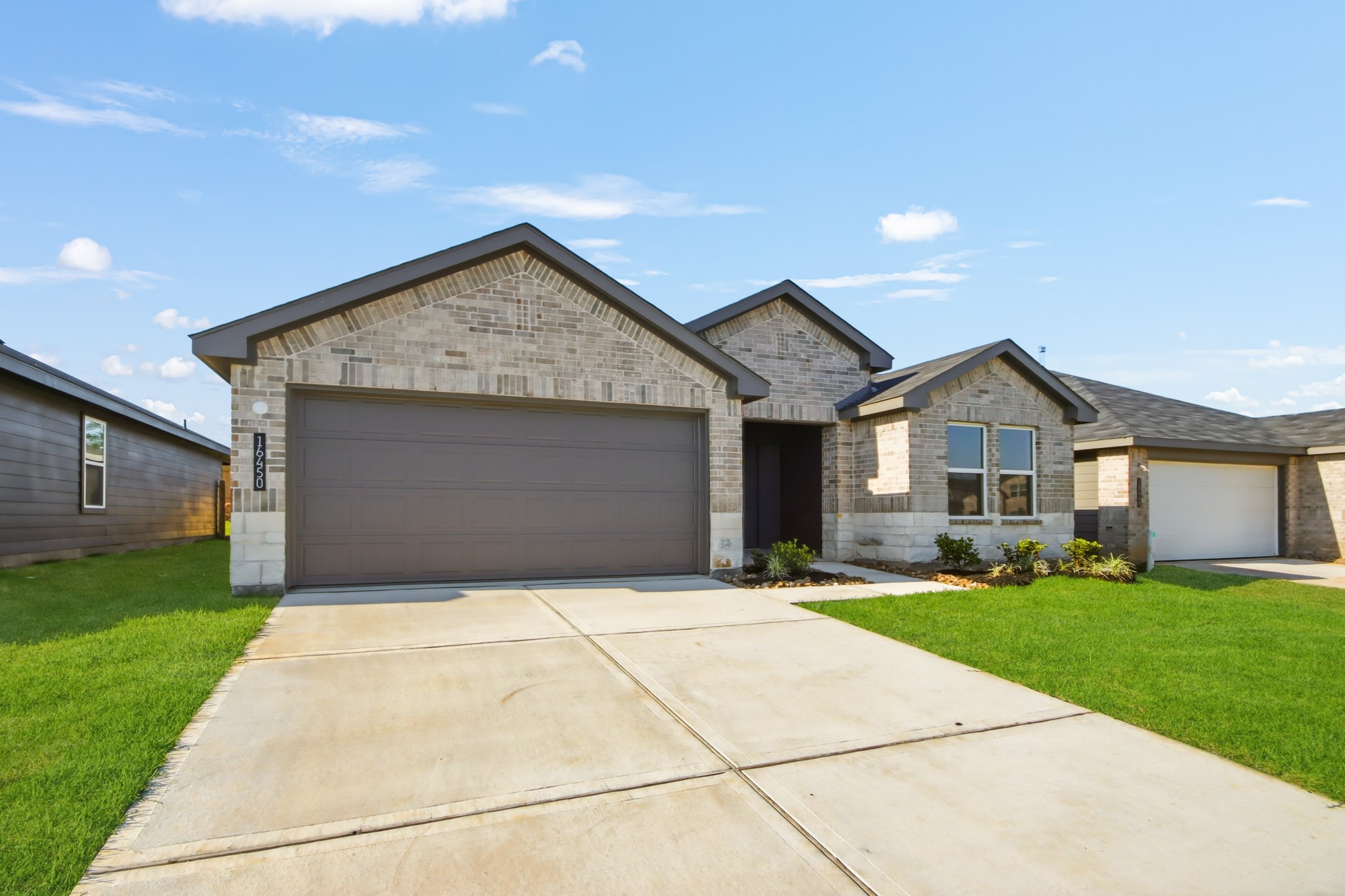 16450 Pinebrook Leaf Lane, Magnolia, TX 77355