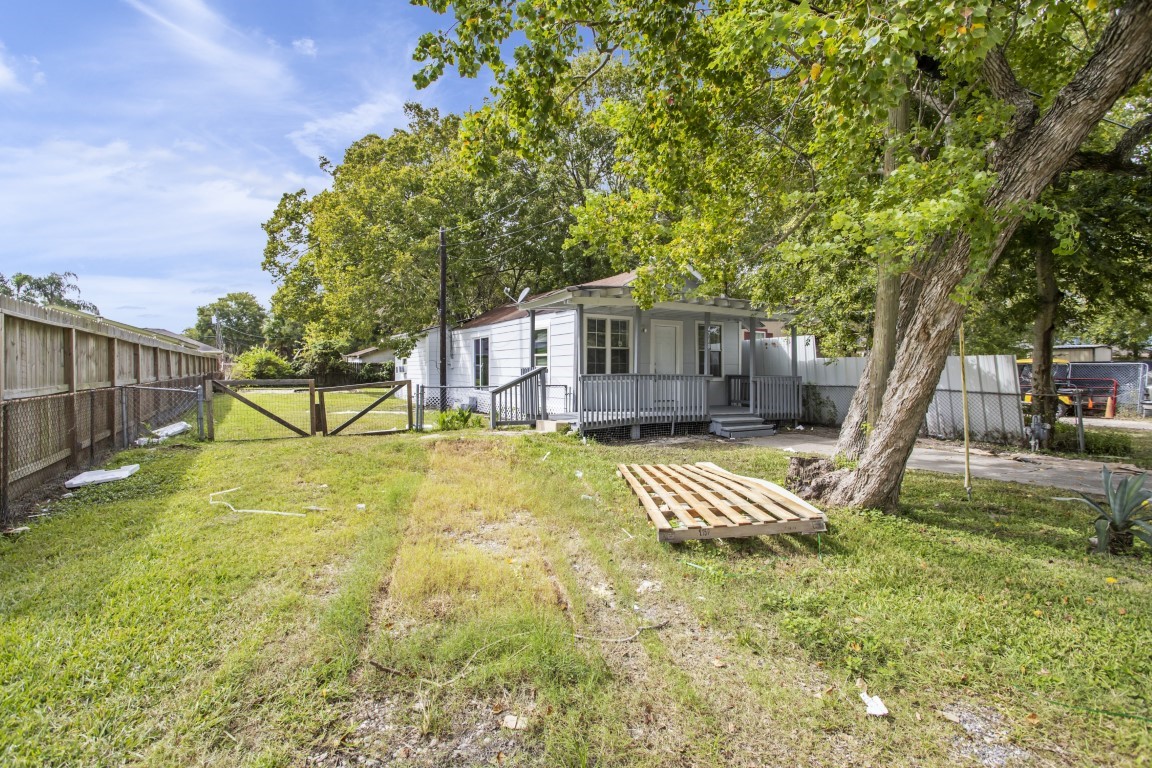 4718 Palmetto Street, Bacliff, TX 77518