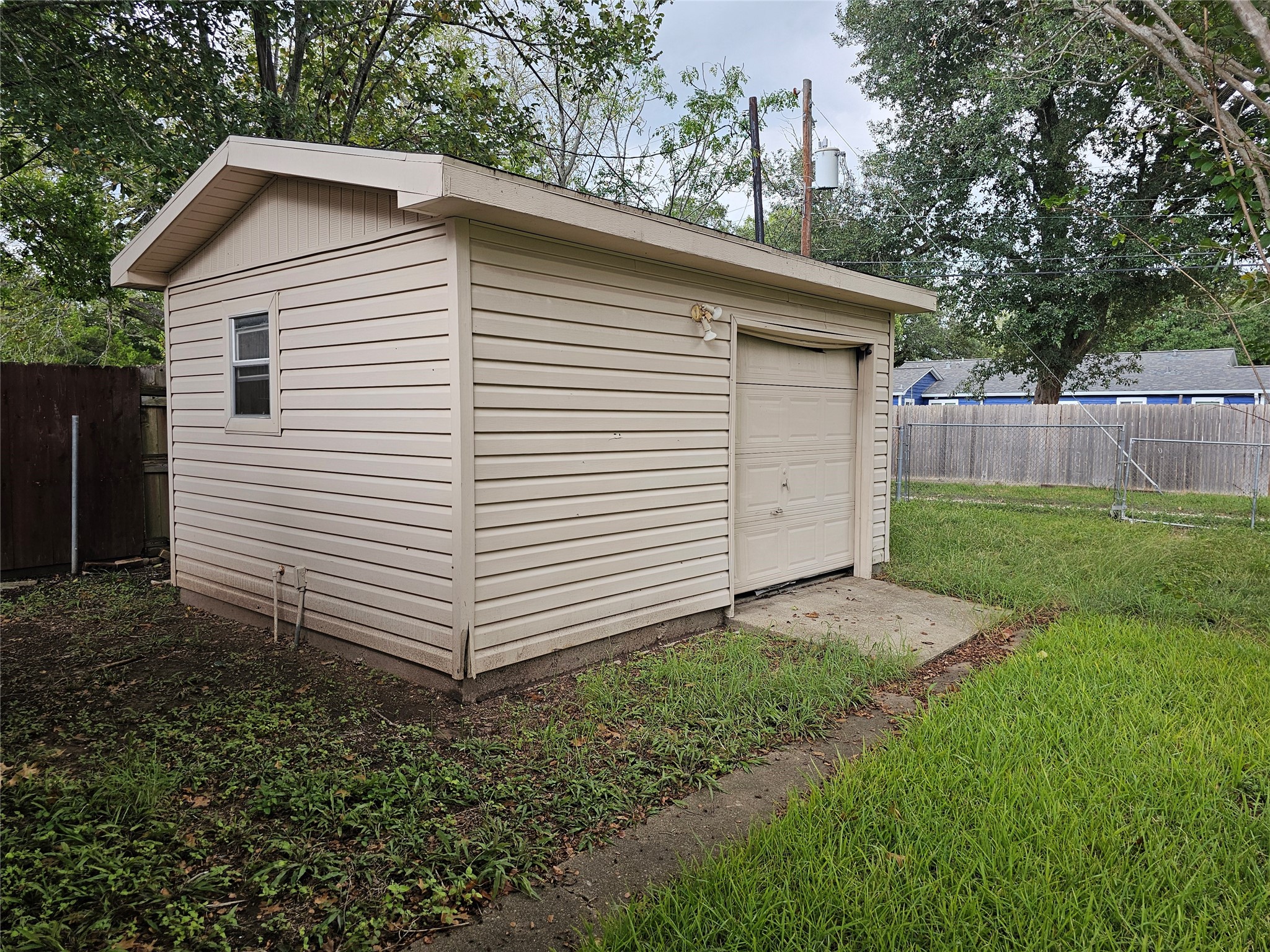 1305 James Street, Rosenberg, TX 77471