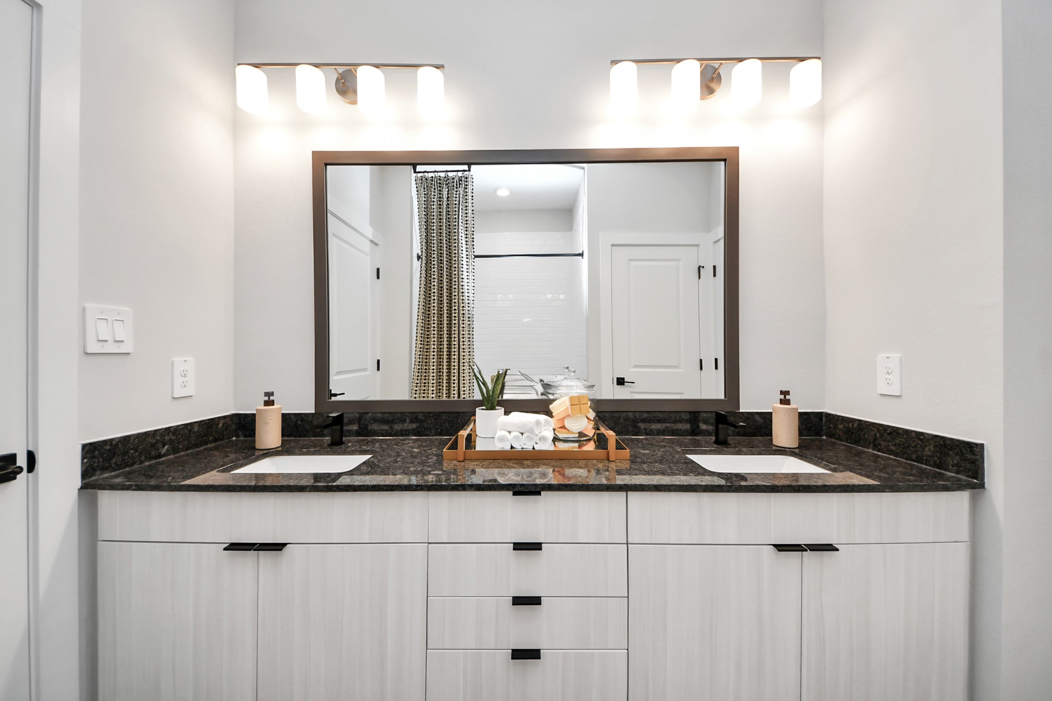 Primary Suite offers walk-closet,bath w/dual vanities&lux tub/shower.