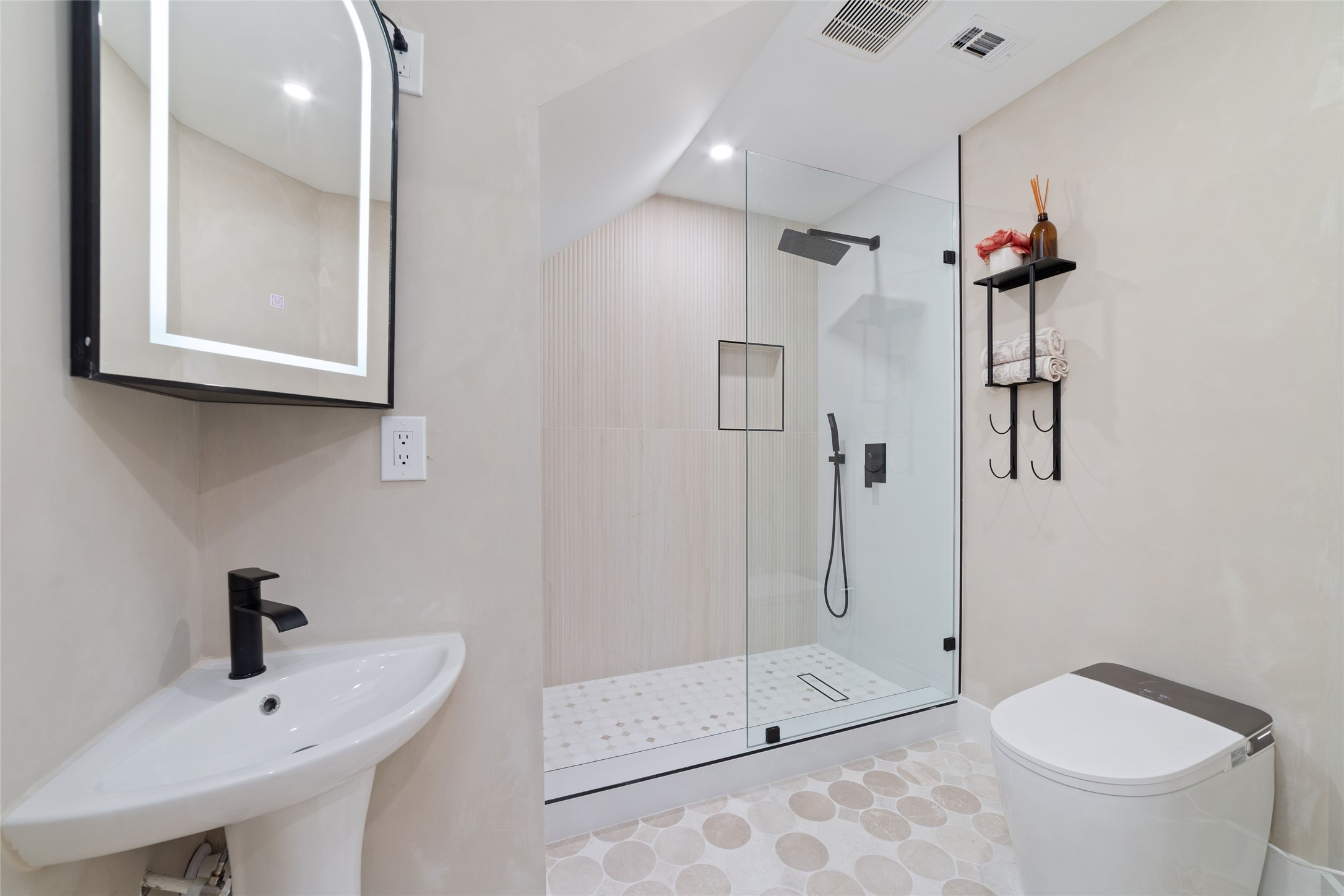 Formal full bath
