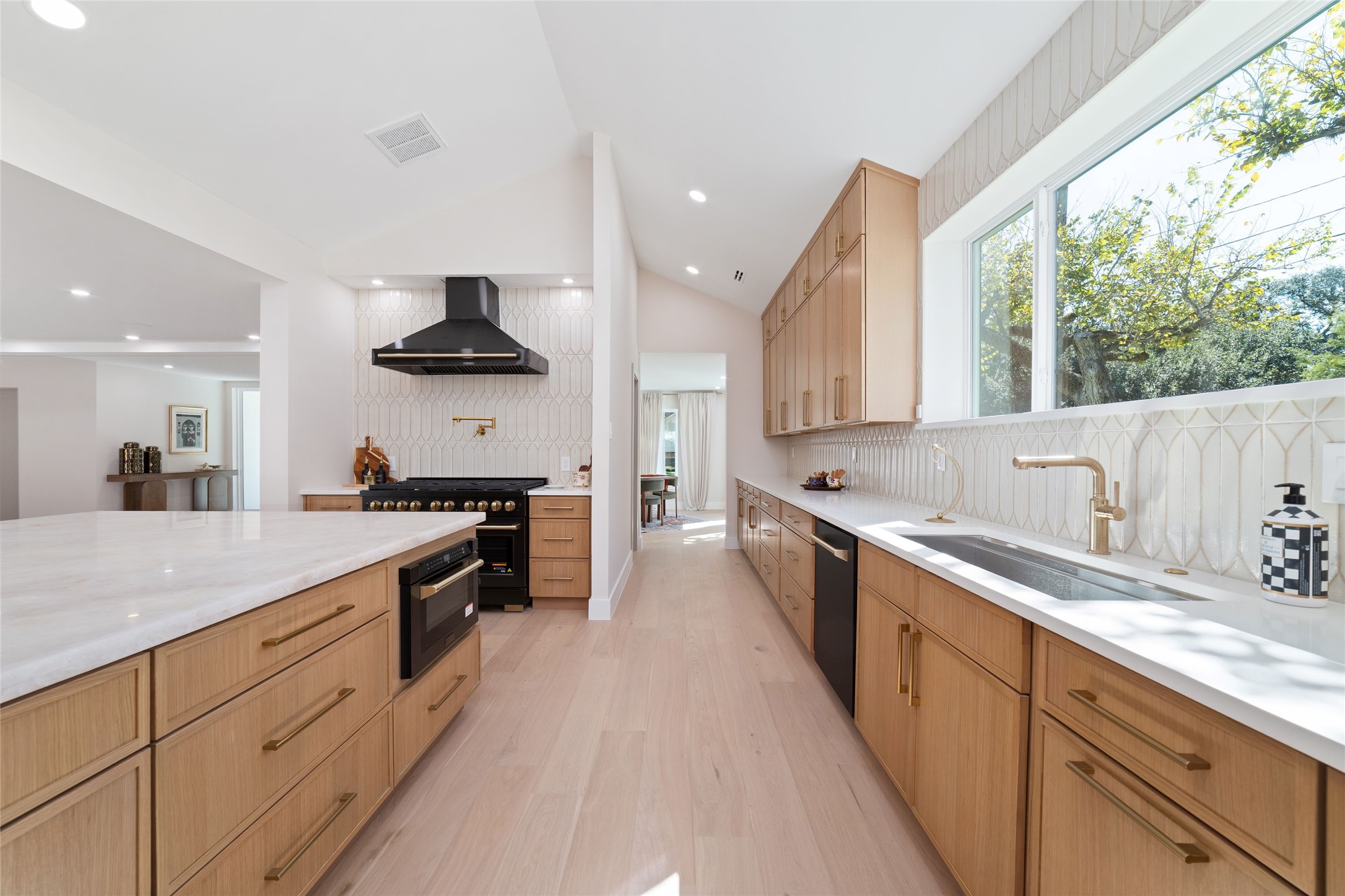 9414 Endicott Lane, Houston, TX 77096