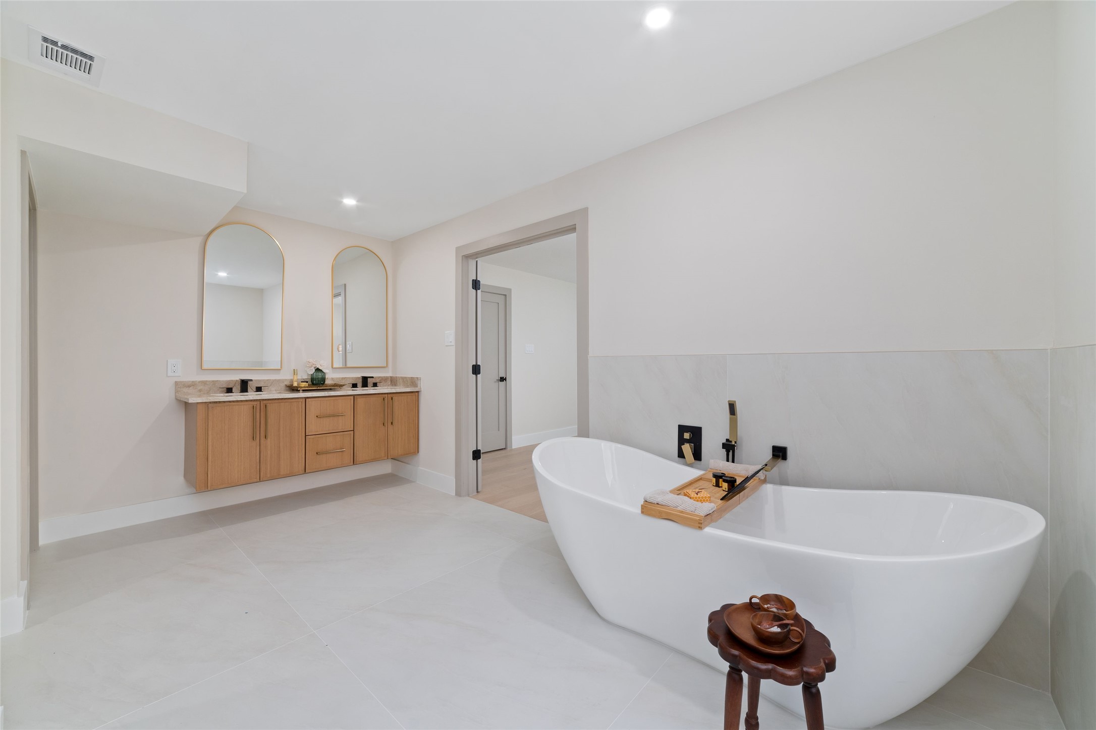 Lavish Primary Tub