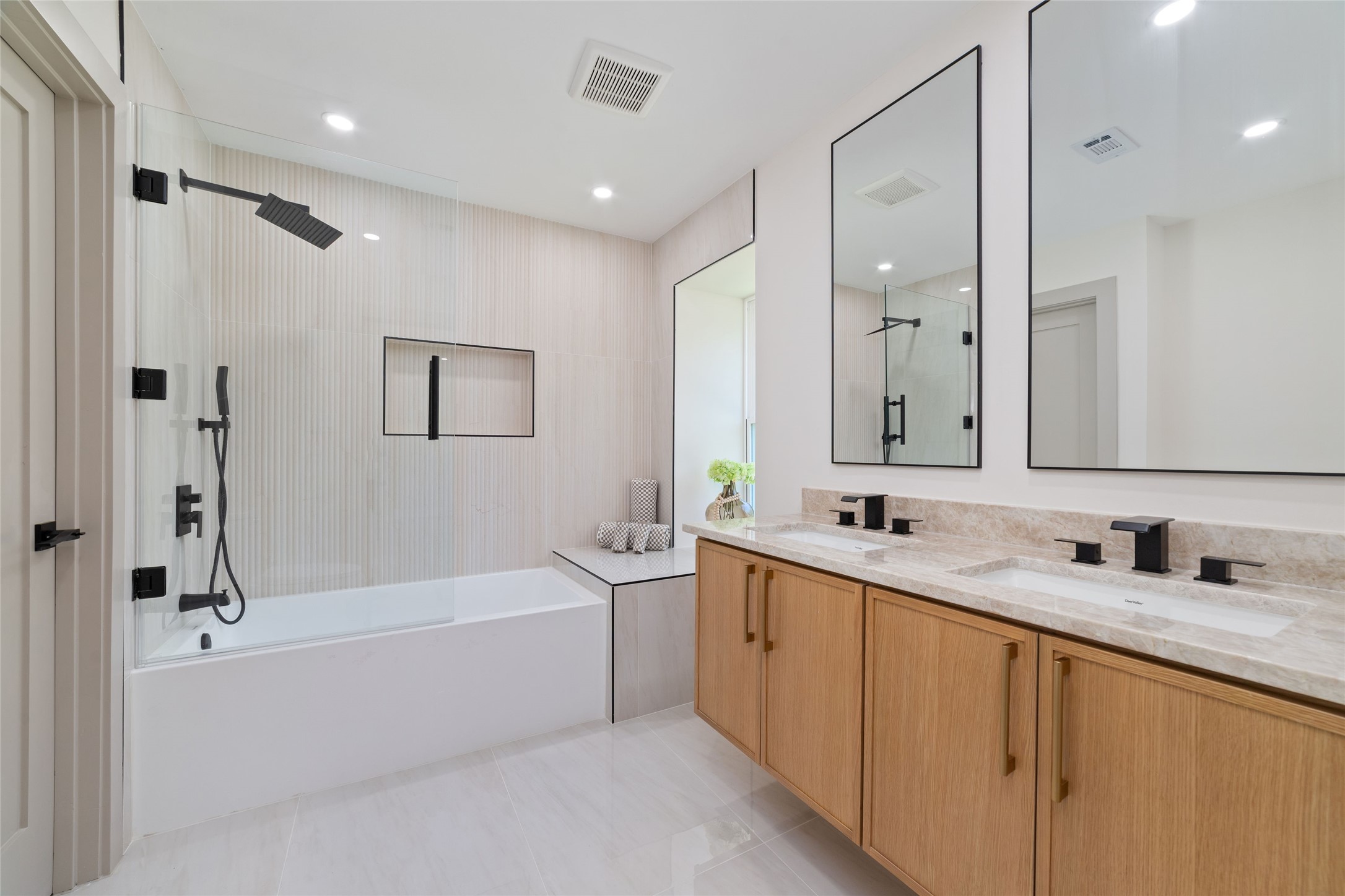 Secondary Full Bath with Tub