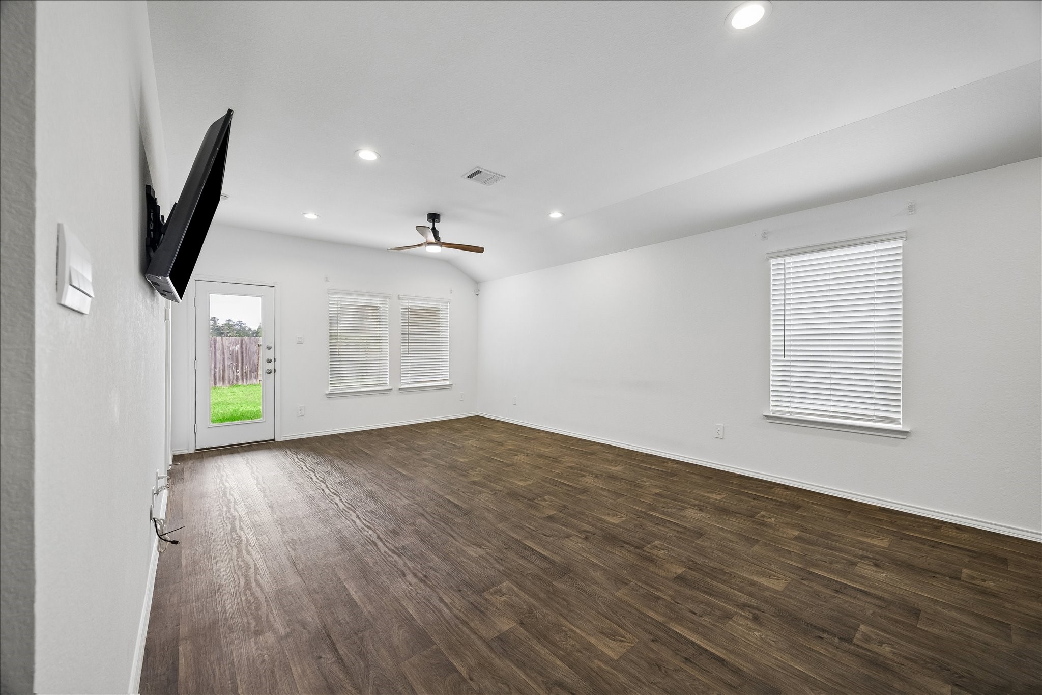 16691 Lonely Pines Drive, Conroe, TX 77302 16691 Lonely Pines Drive, Conroe, TX 77302
