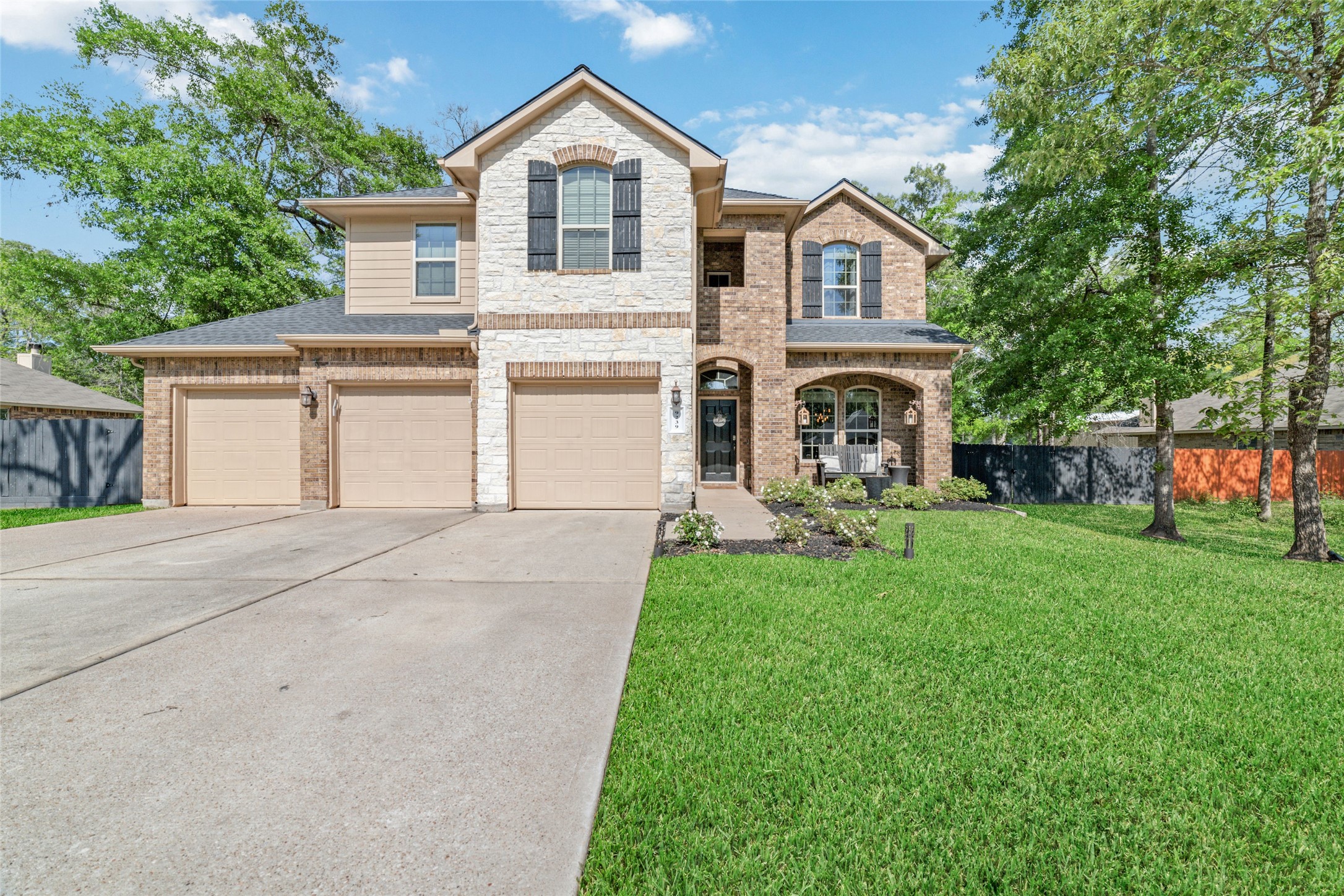 9239 Silver Back Trail, Conroe, TX 77303