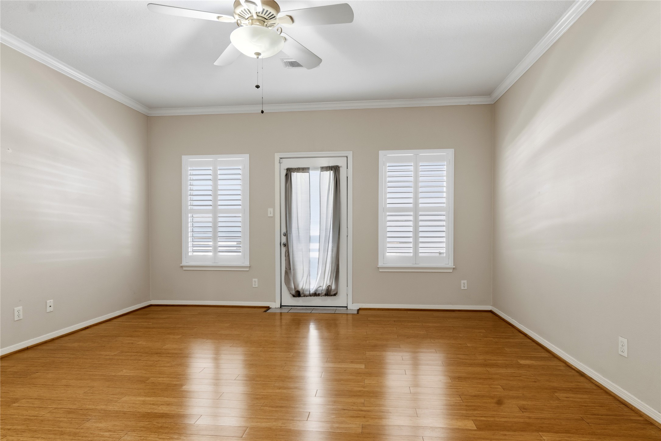 4 N Curlew Street, La Marque, TX 77568