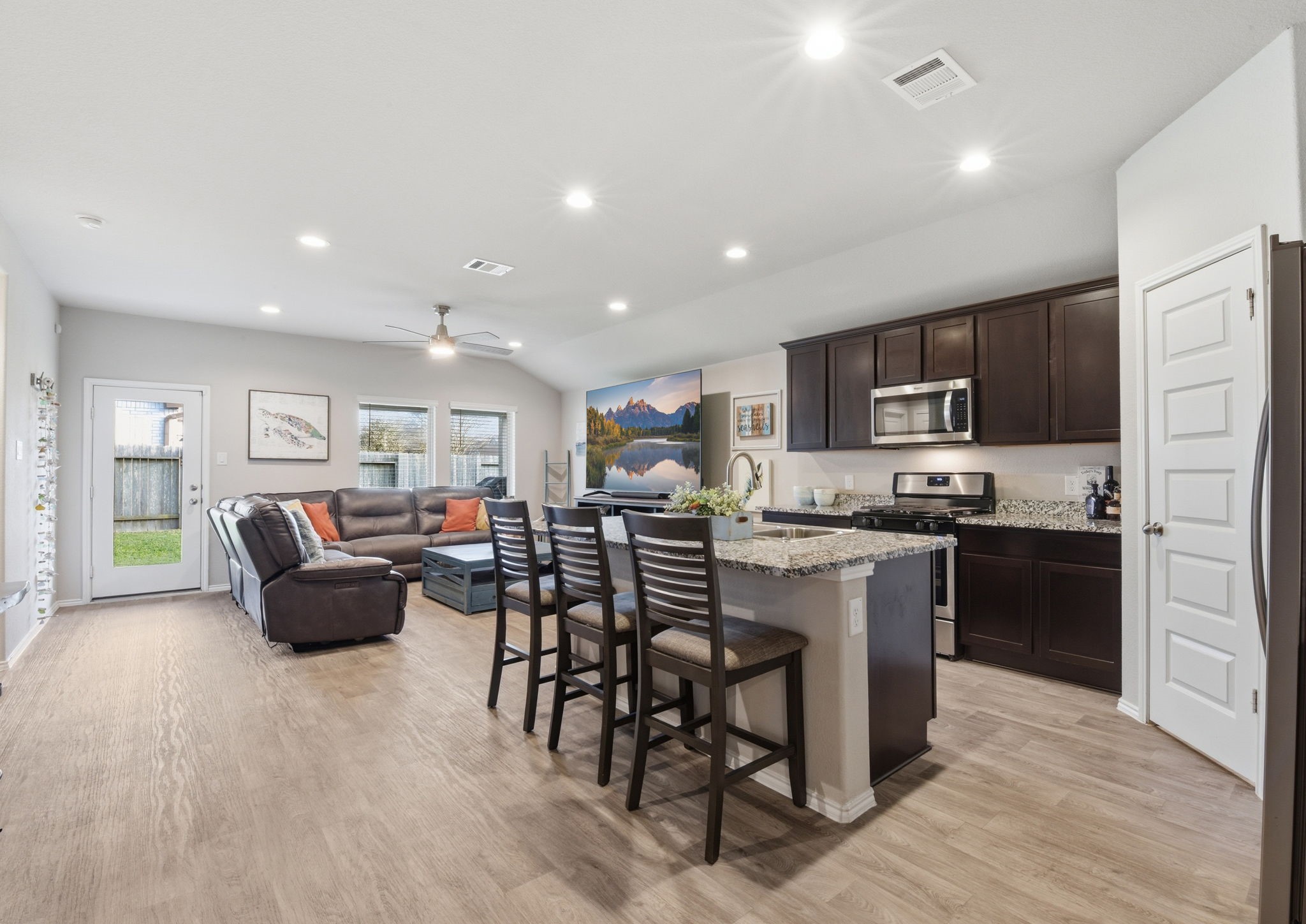 Spacious family room open to kitchen and dining areaideal for entertaining. Spacious family room open to kitchen and dining areaideal for entertaining.
