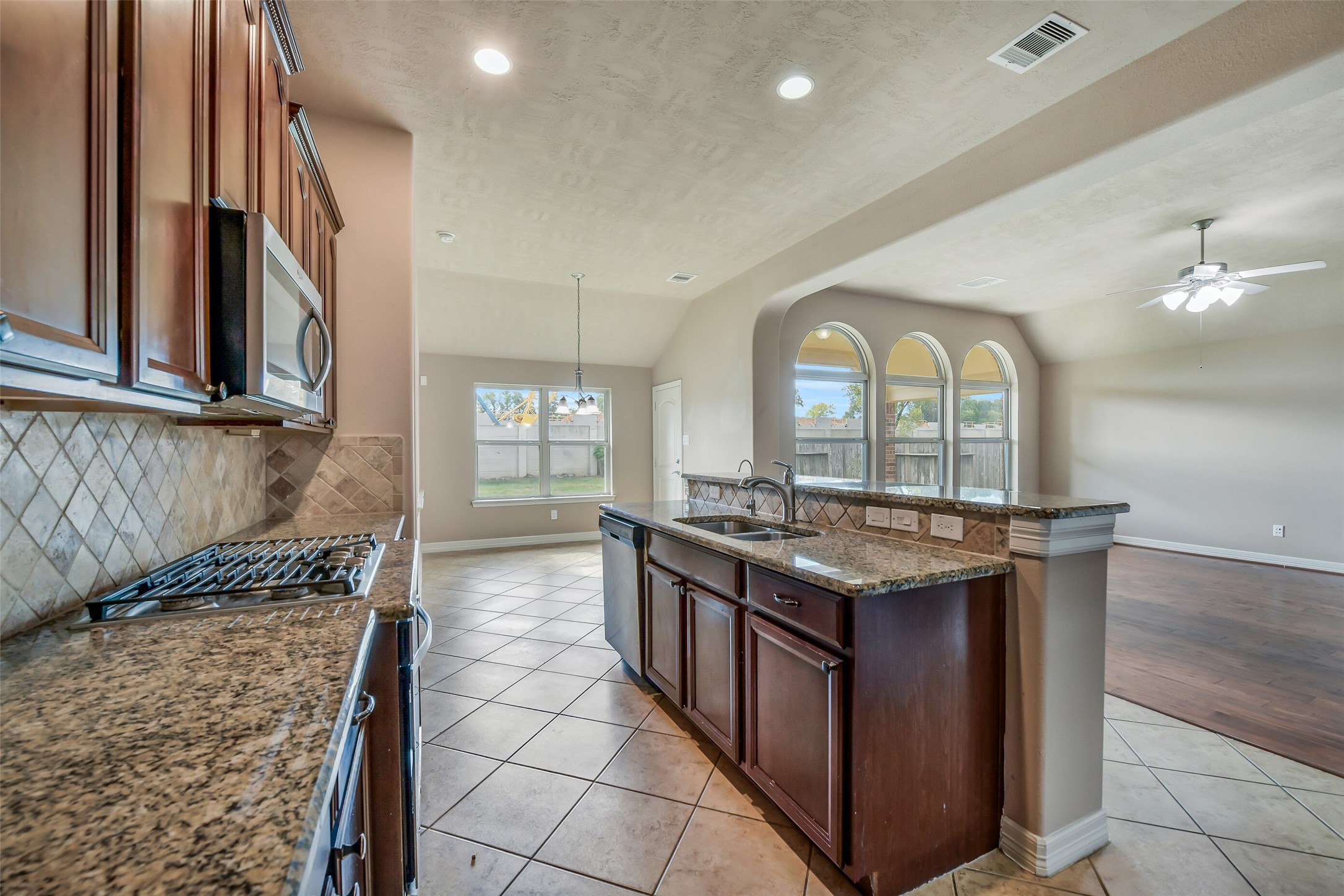 7122 Fall Creek Lane, Missouri City, TX 77459