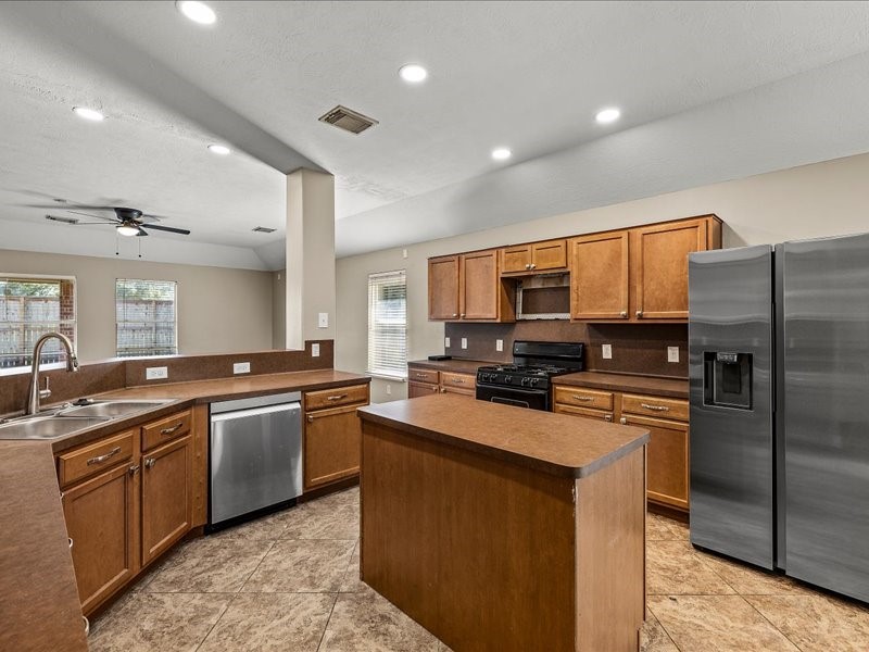 167 Rustic Colony Lane, Dickinson, TX 77539