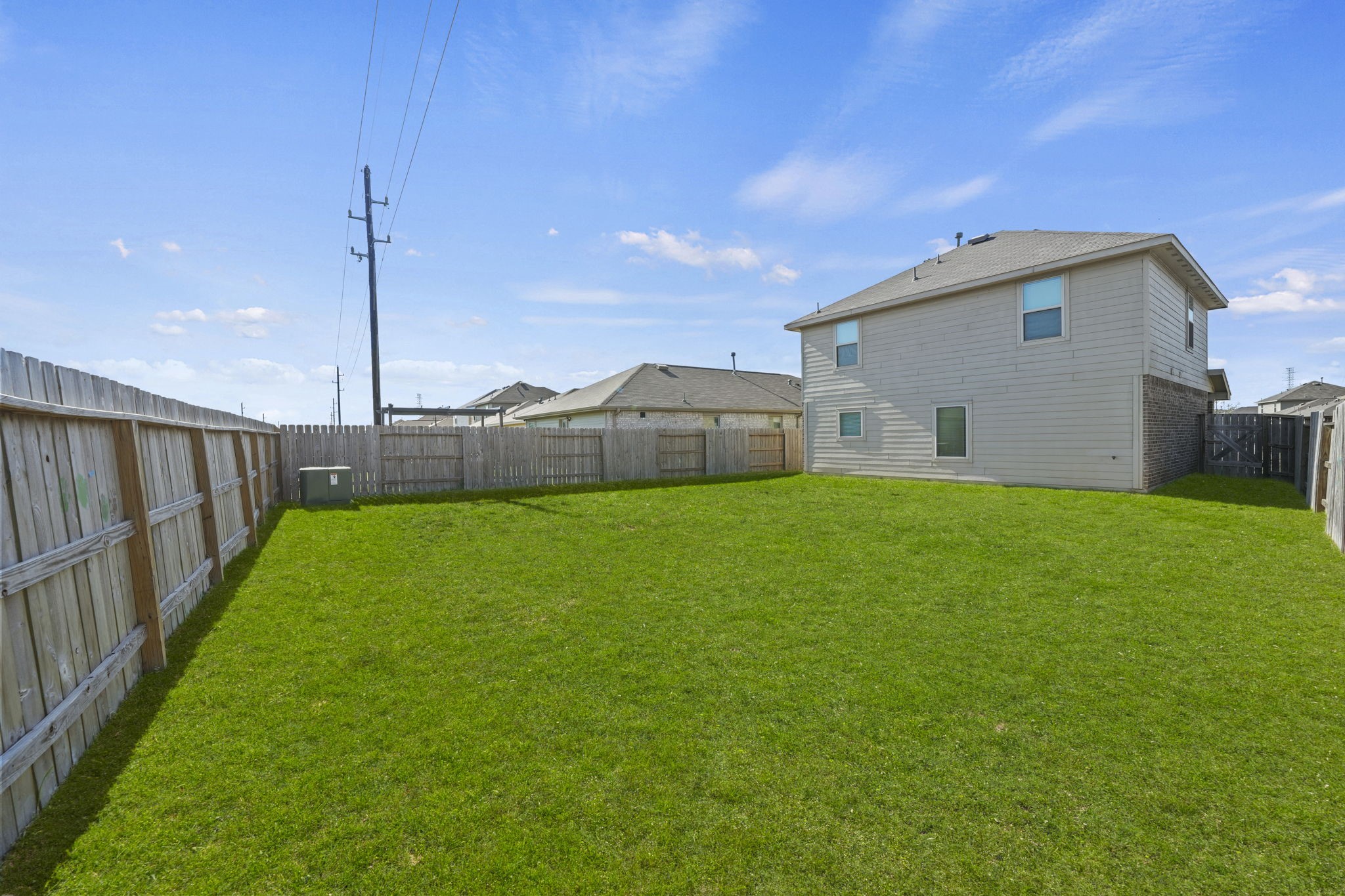 Huge backyard space for hosting