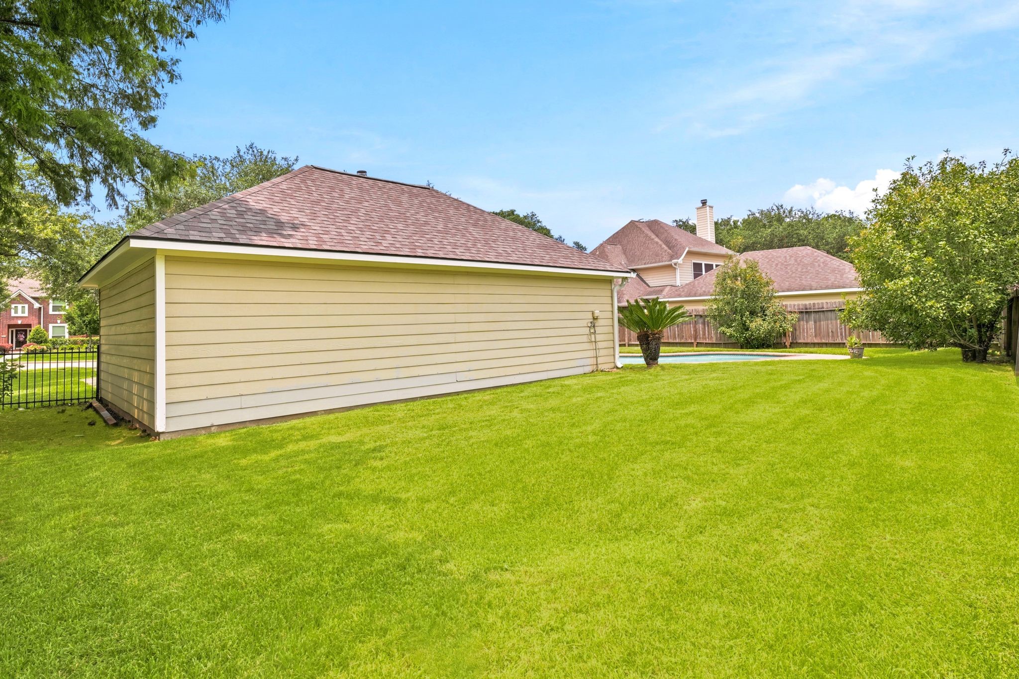 Expansive and lush, this backyard offers abundant space for outdoor enjoyment and relaxation.
