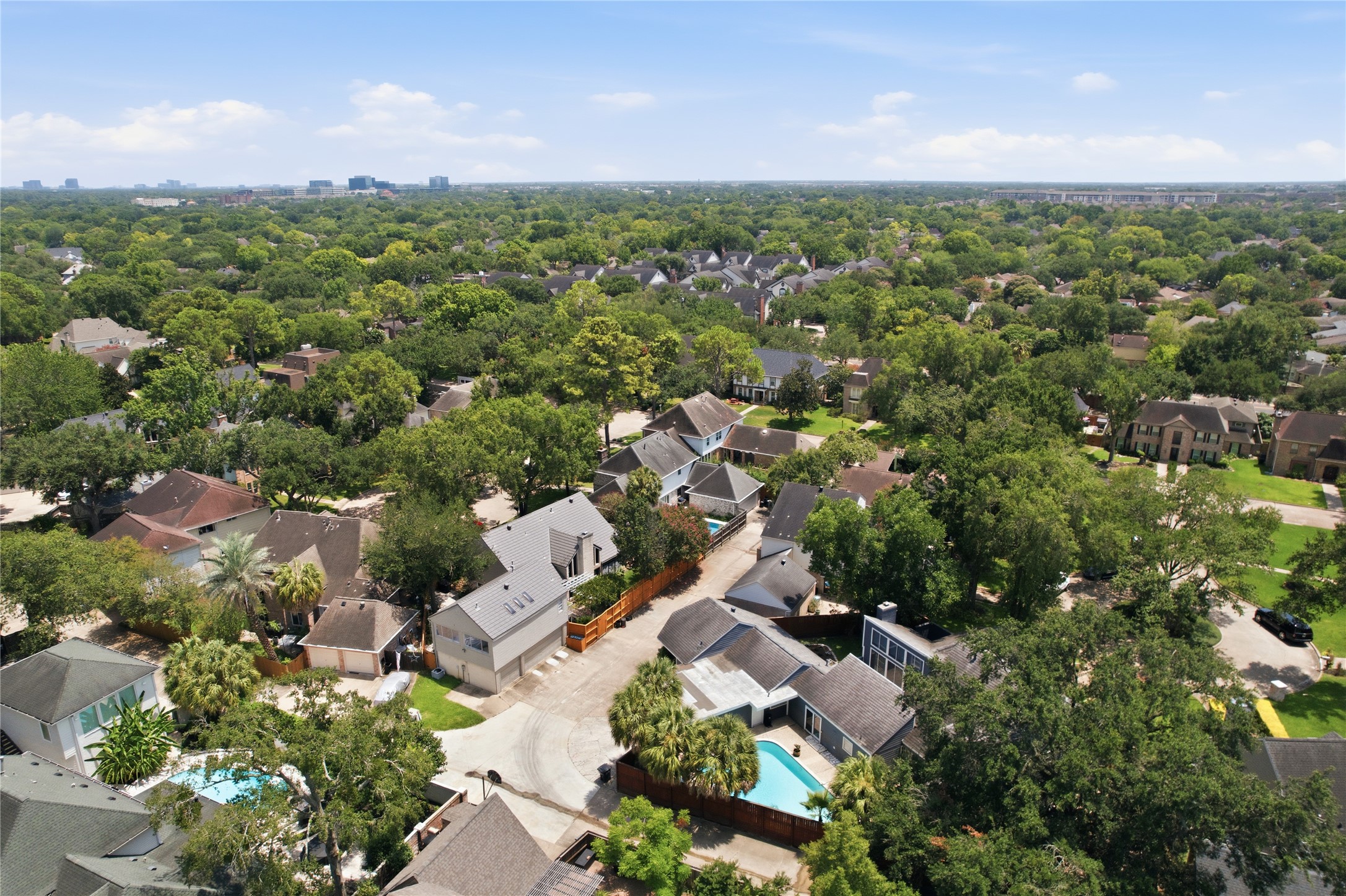 Highlighting the prime location within the Fleetwood neighborhood.