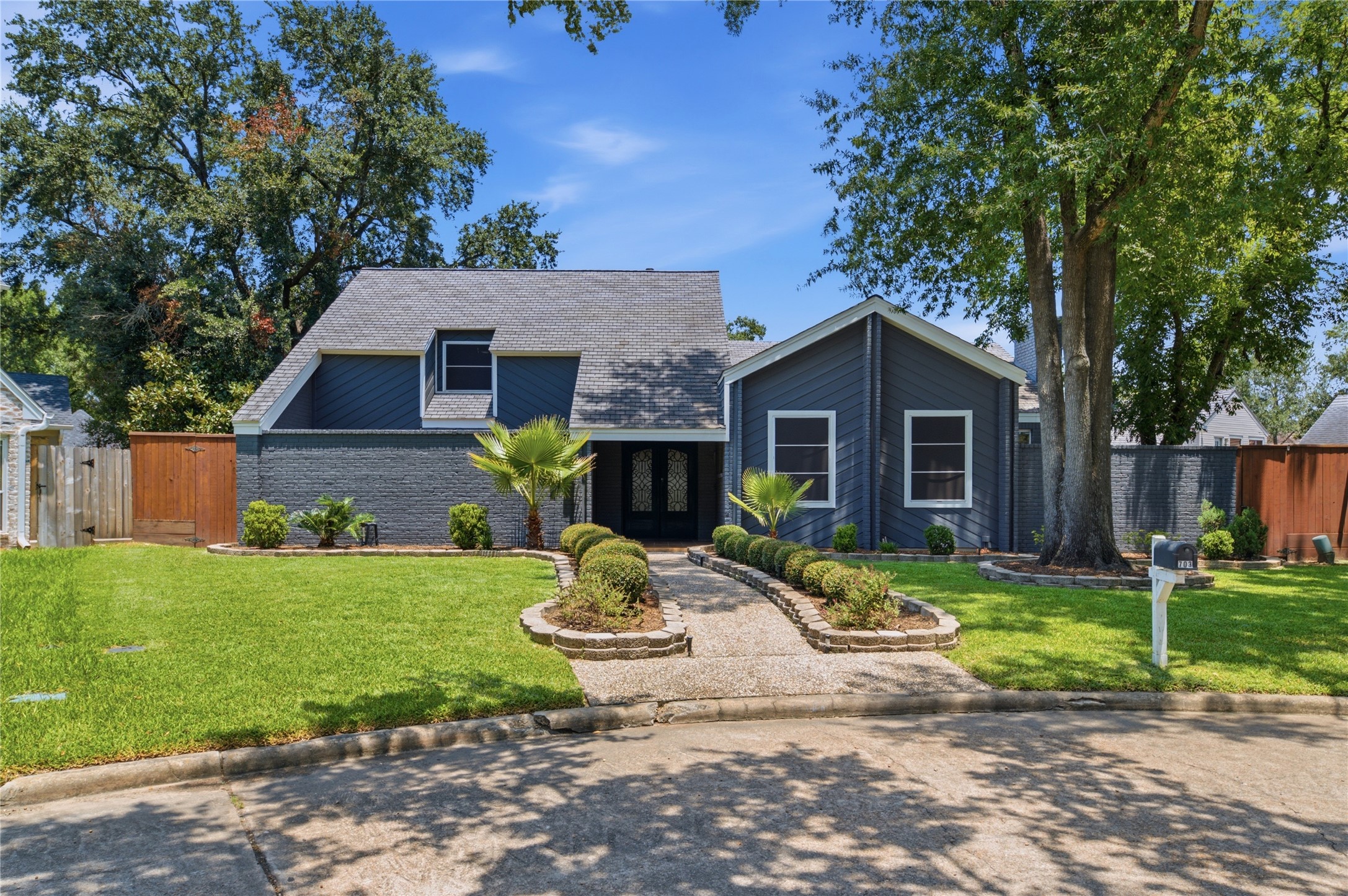 Beautiful mid-century modern home tucked away on a quiet cul-de-sac in Fleetwood.